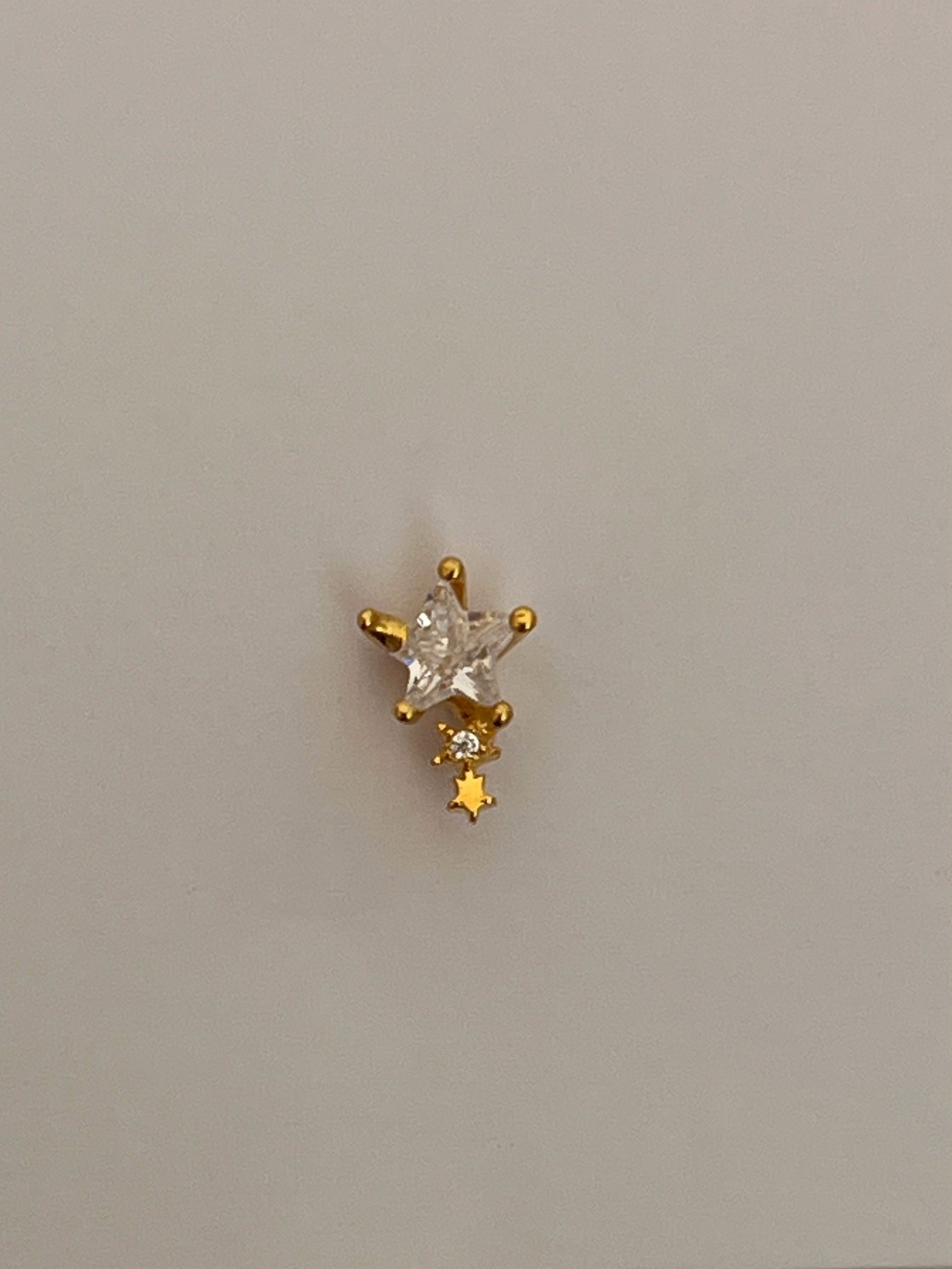 Gold Rengi Zirkon Taşlı Yıldız Figürlü Kadın Piercing