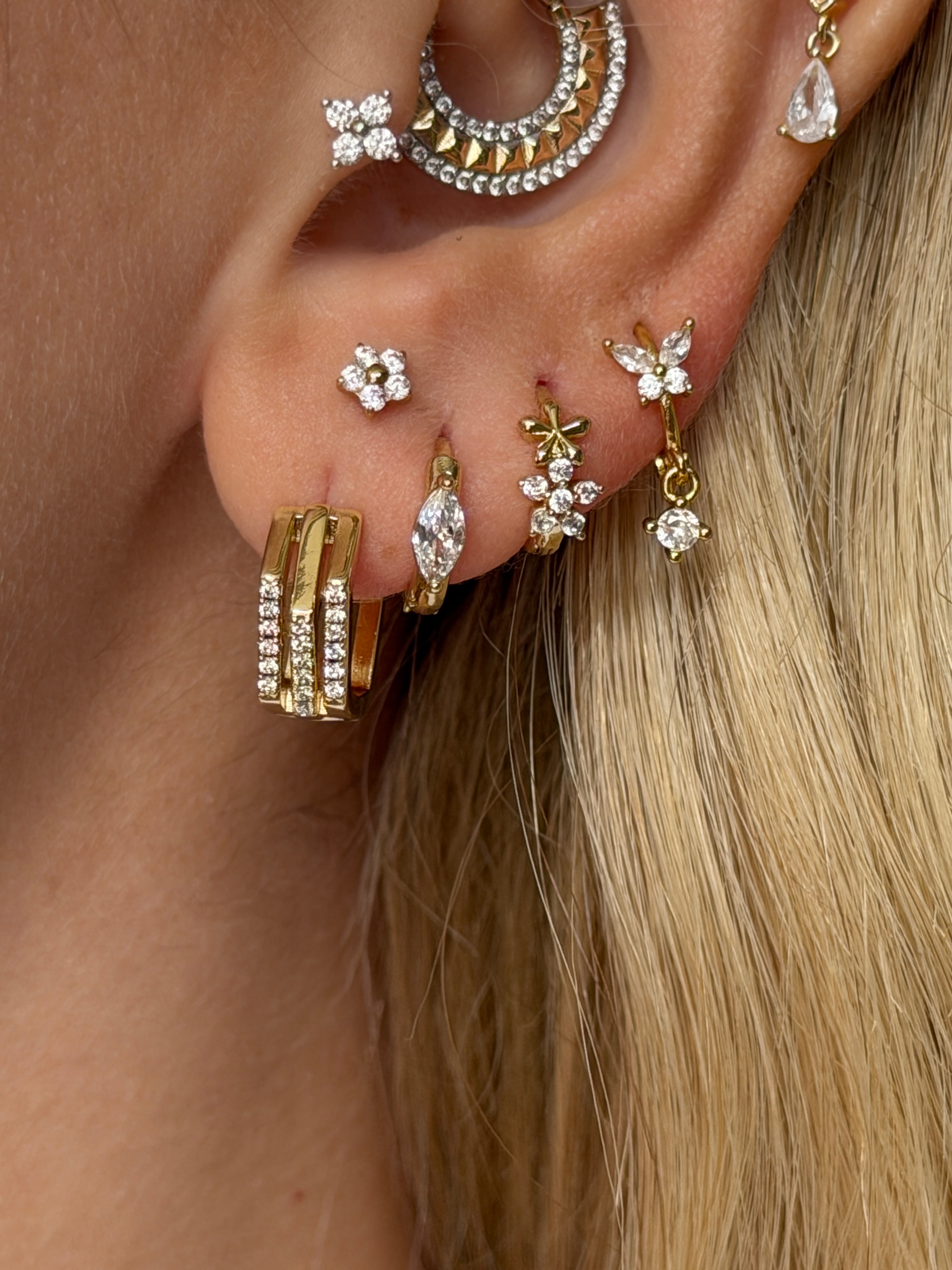 Gold Rengi Üç Sıra Zirkon Taş Detaylı Altıgen Xupıng Kadın Küpe