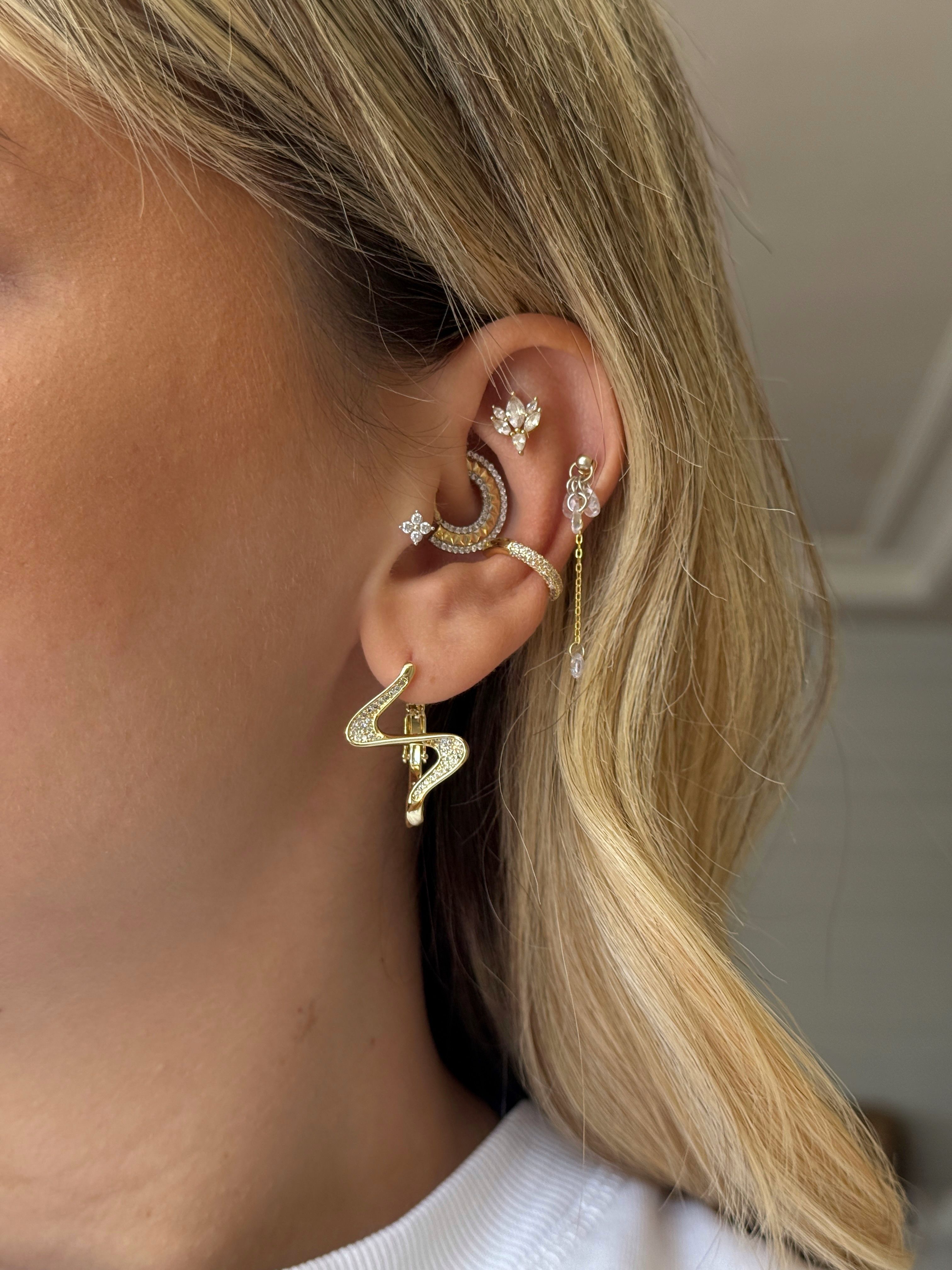 Gold Rengi Zirkon Taşlı S Model Kadın Küpe