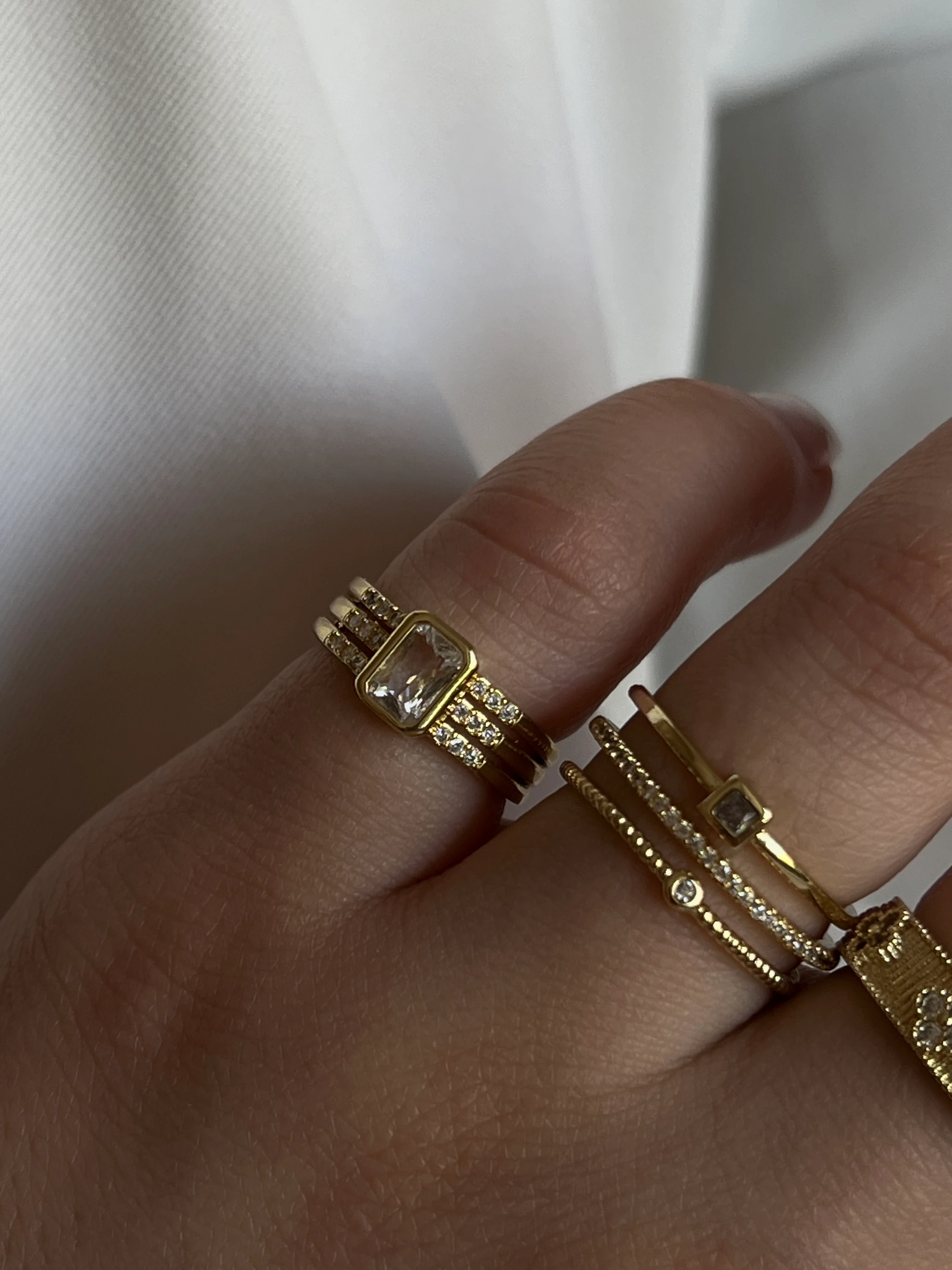 Gold Rengi Baget Zirkon Taşlı Serçe Parmak Kadın Yüzük 