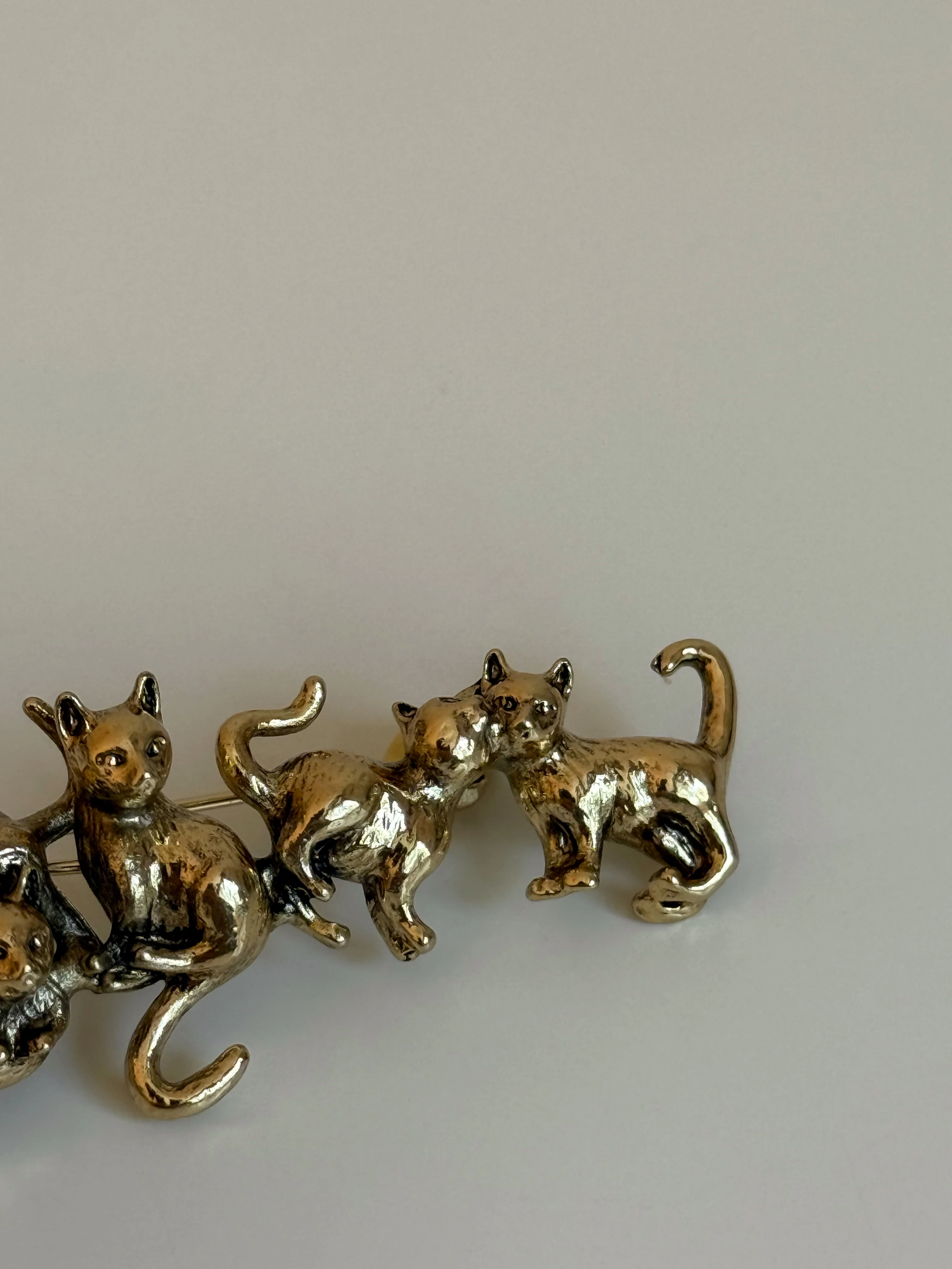 Beş Kedi Figürü Broş