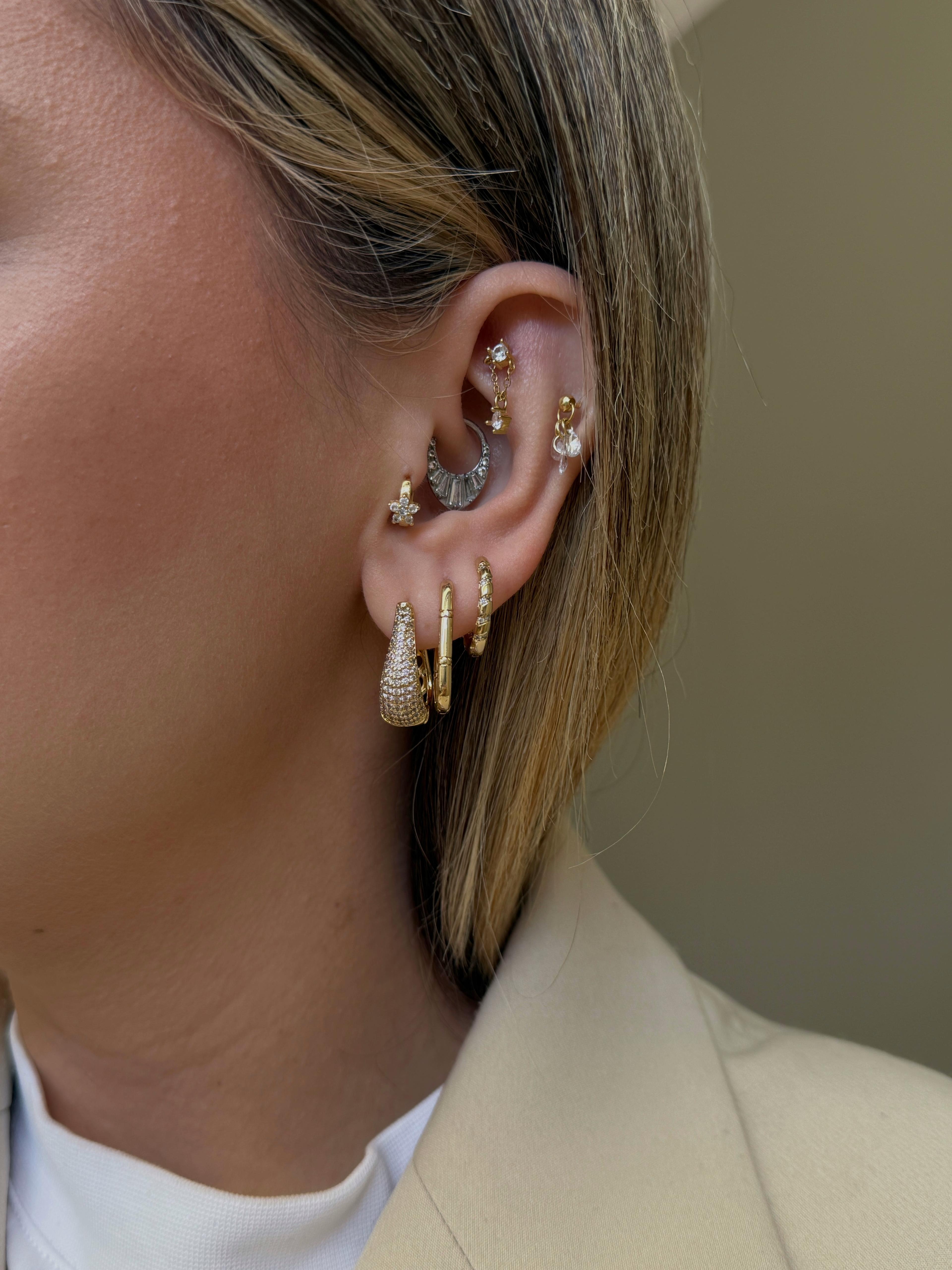 Gold Rengi Zirkon Taşlı Damla Model Xupıng Kadın Küpe