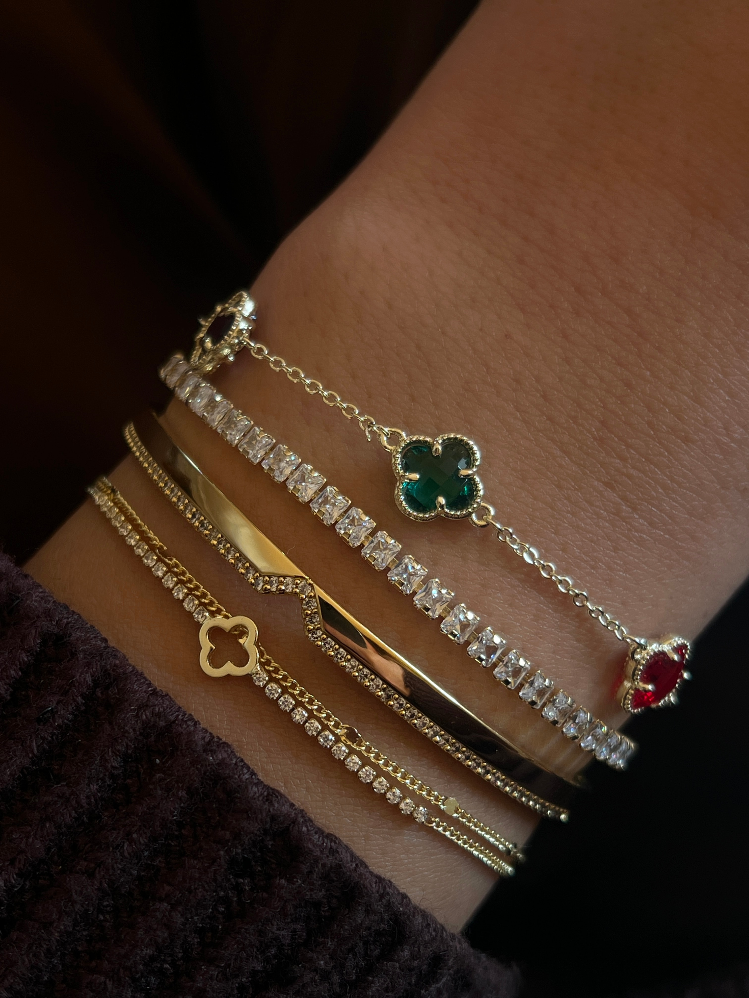 Gold Rengi Mix Renk Yonca Model Kadın Bileklik