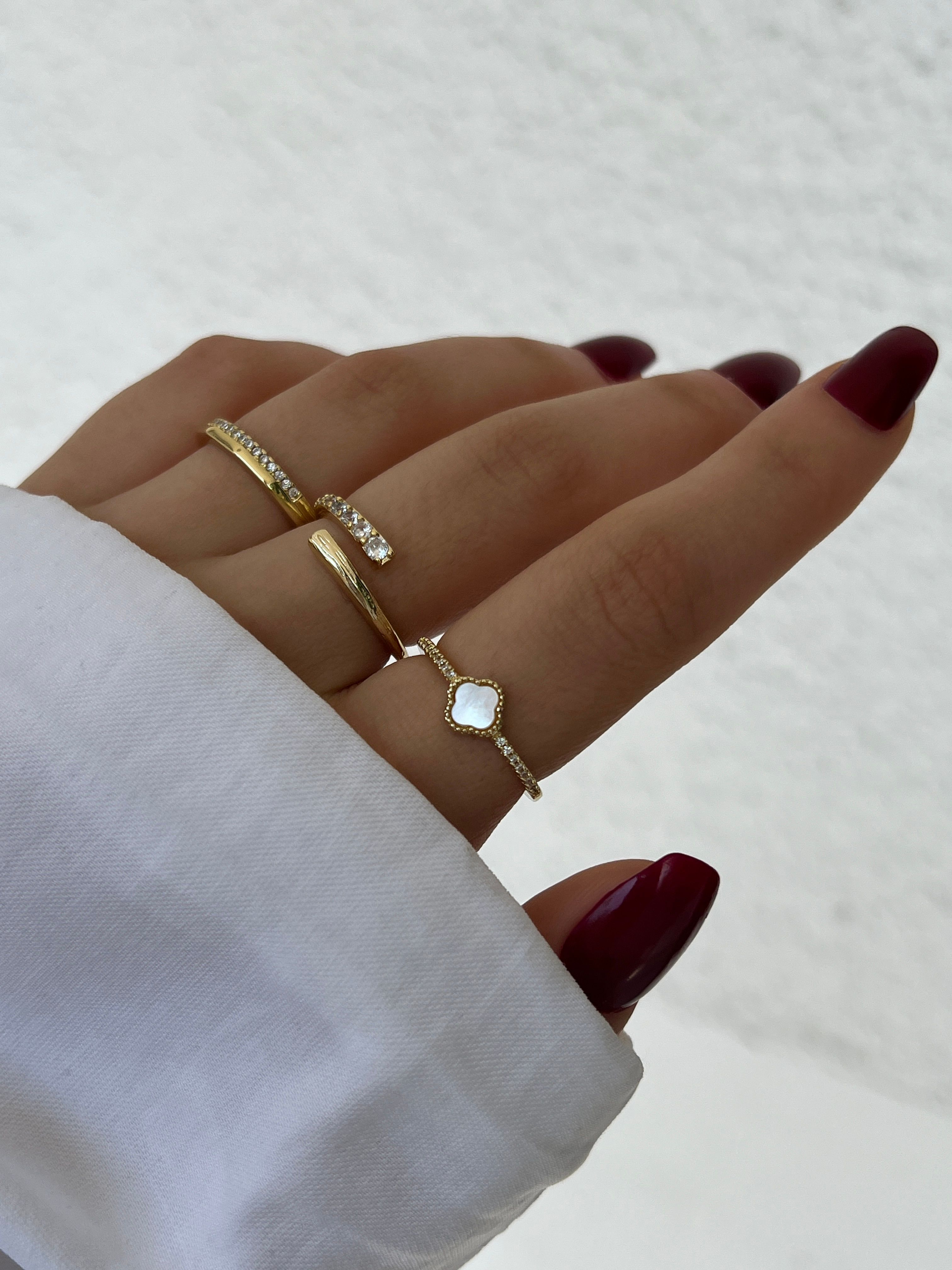 Gold Rengi Zirkon Taşlı Yonca Model Kadın Yüzük