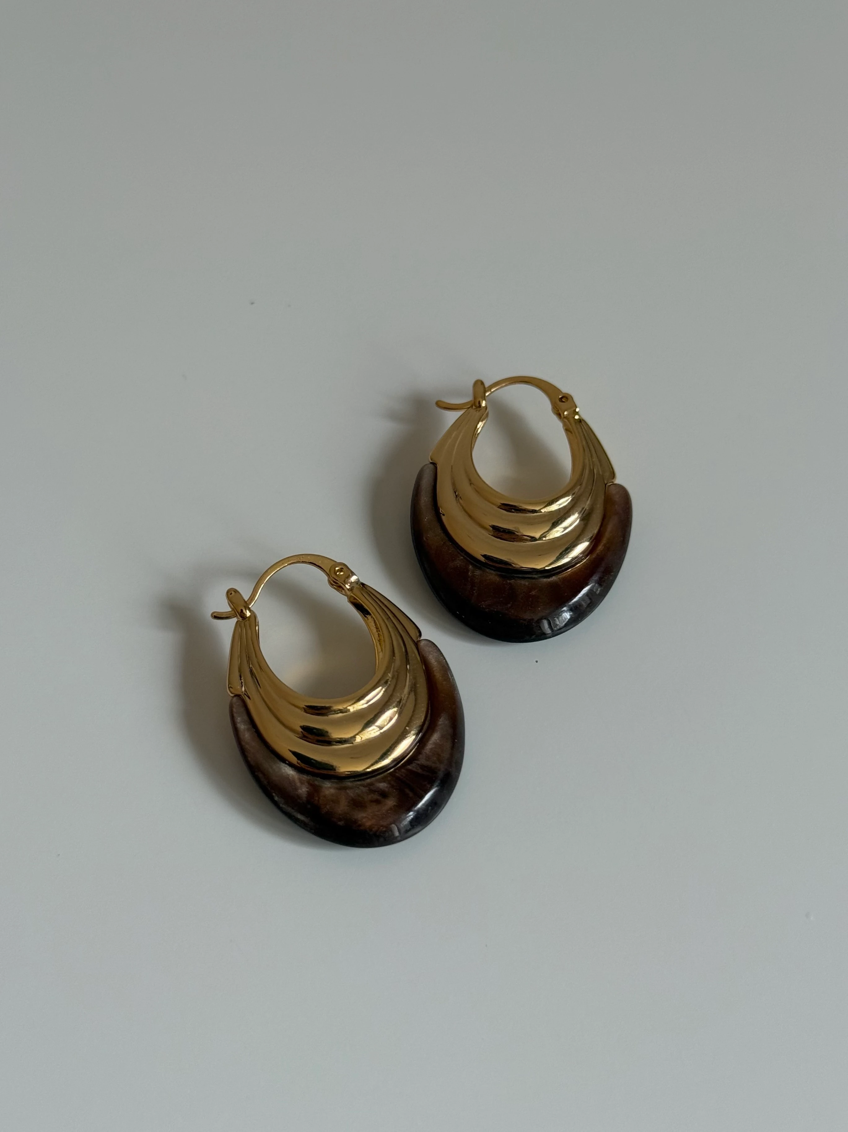 Gold Rengi Oval Taşlı Kadın Küpe