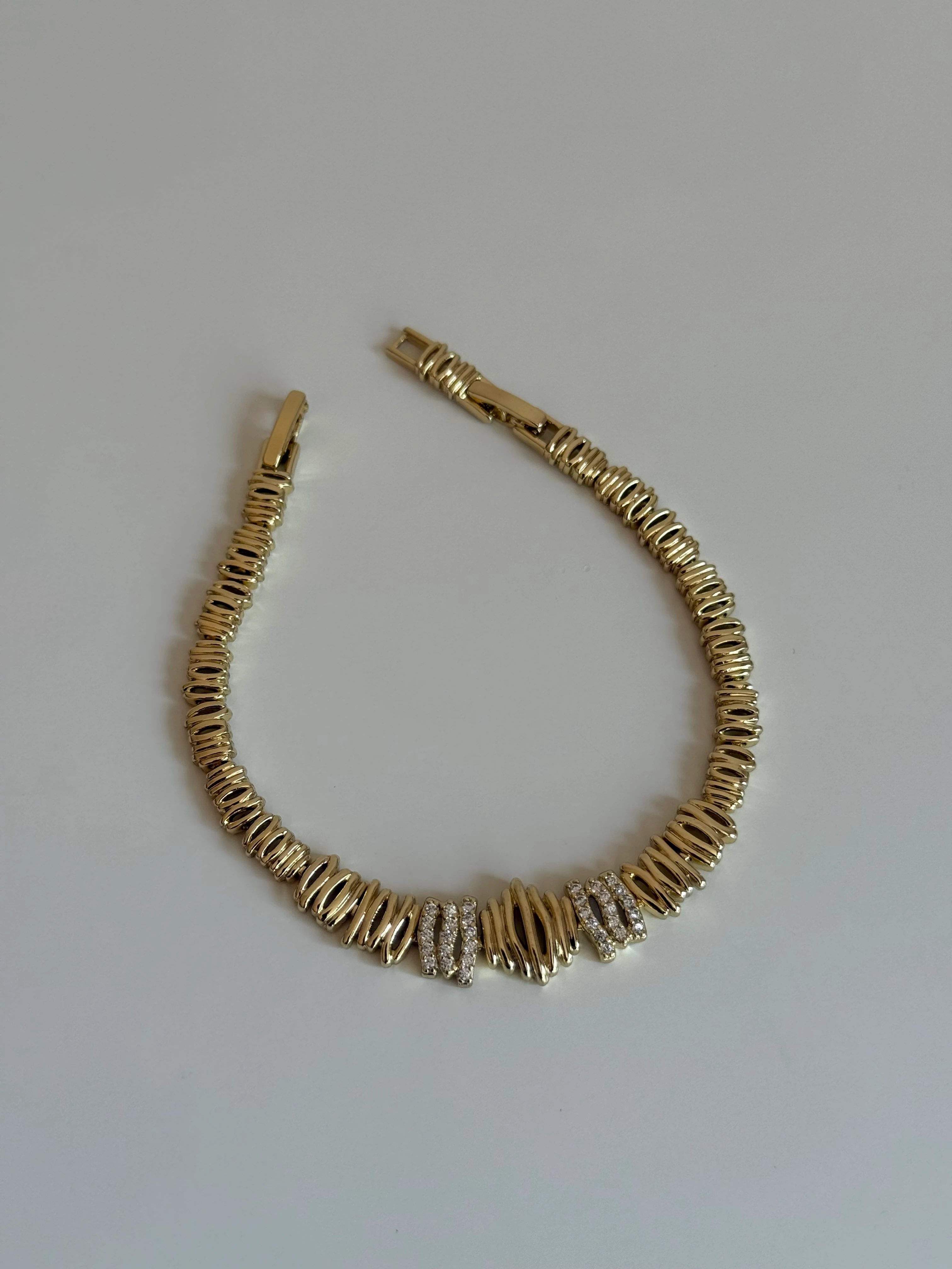 Gold Rengi Zirkon Taş Detaylı Çizgili Model Xupıng Kadın Bileklik