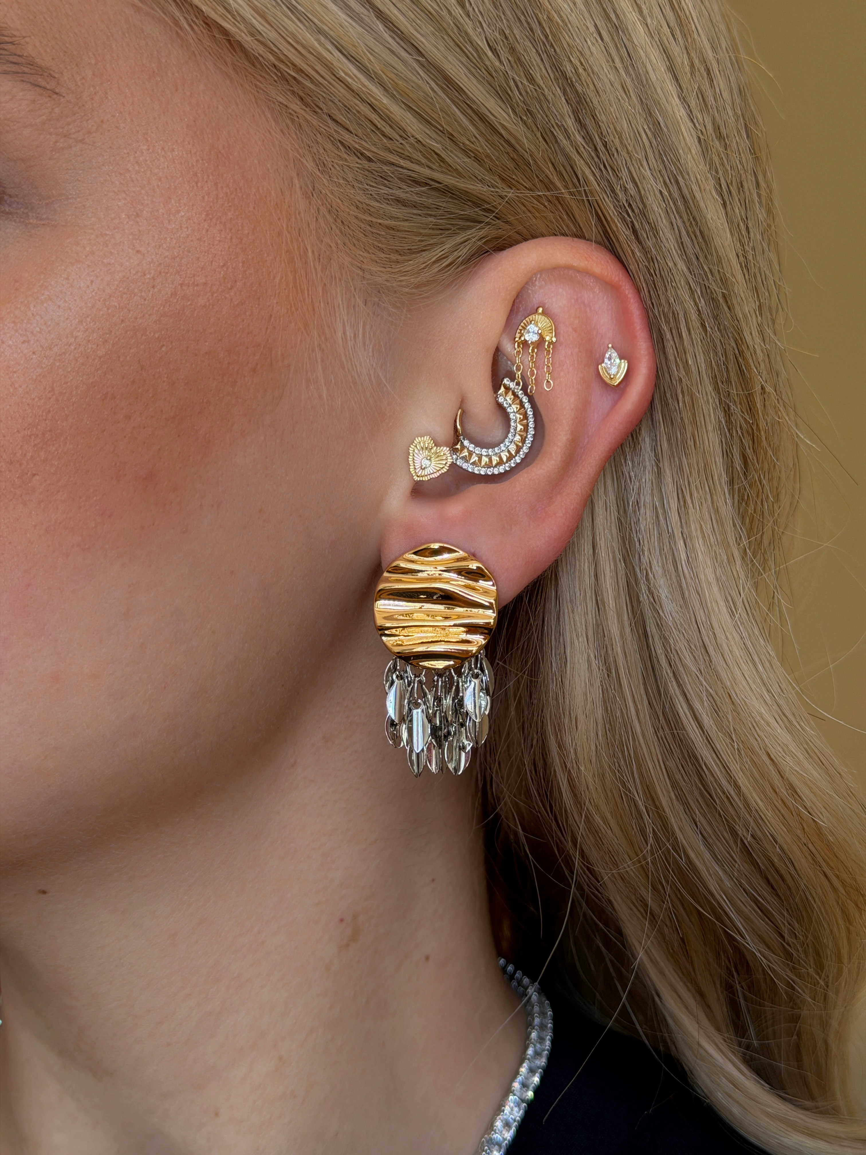 Mix Renk Yuvarlak Dalga Detay Sallantılı Kadın Küpe