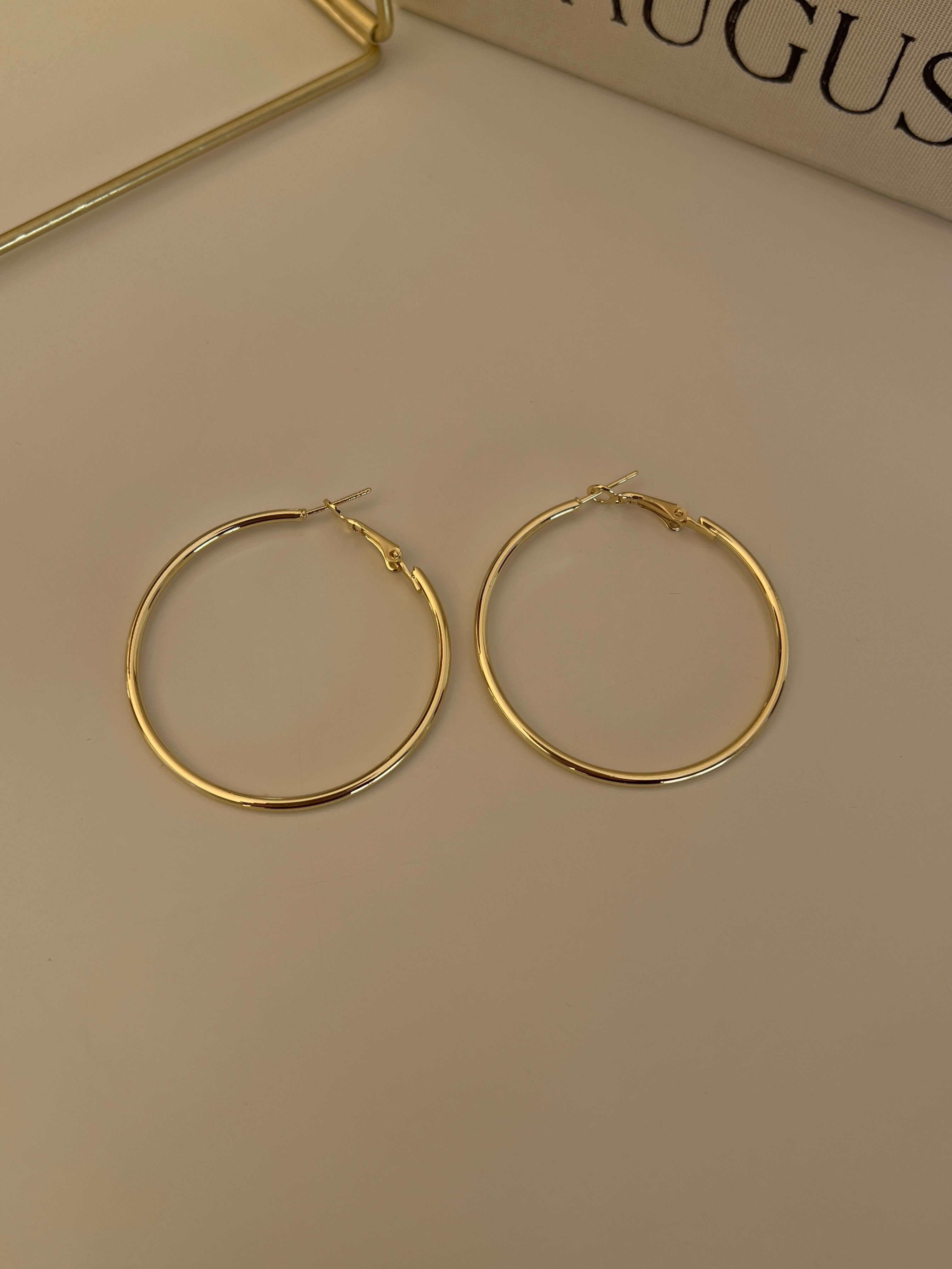Gold Rengi Yuvarlak Model Kadın Halka Küpe