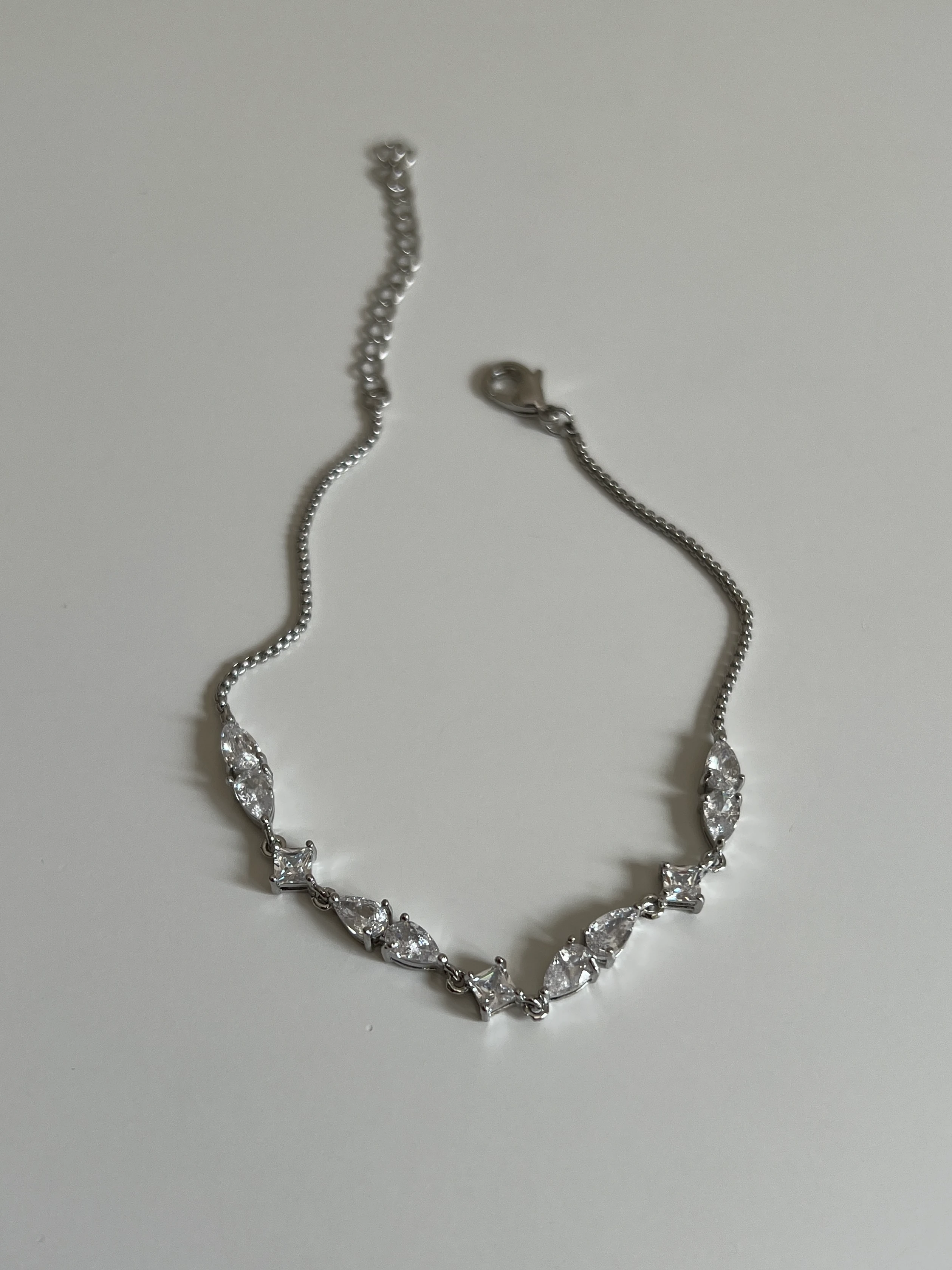 Sıralı Damla Zirkon Taşlı Kadın Bileklik