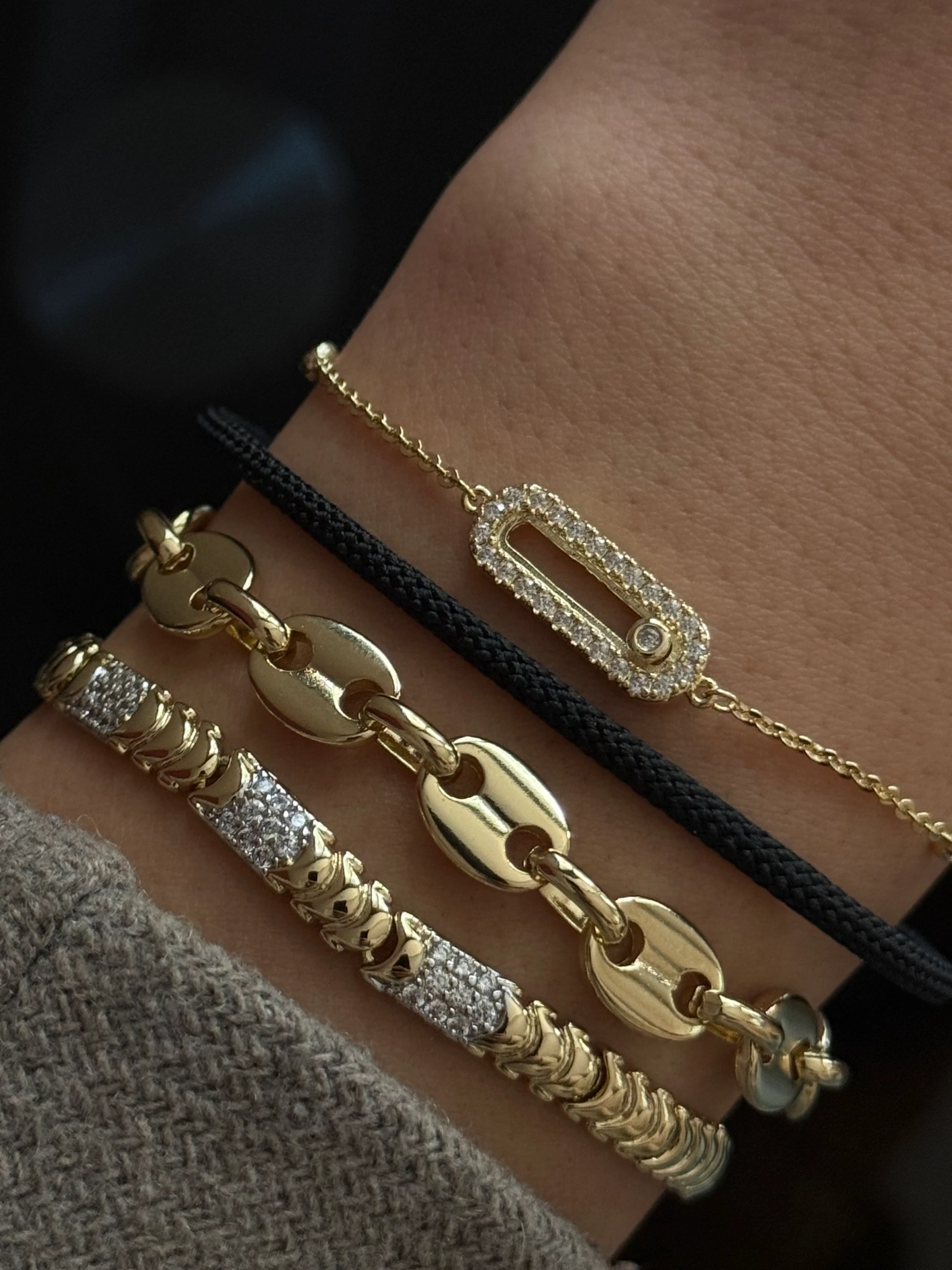 Gold Rengi Renkli İpli Kadın Kelepçe Bileklik