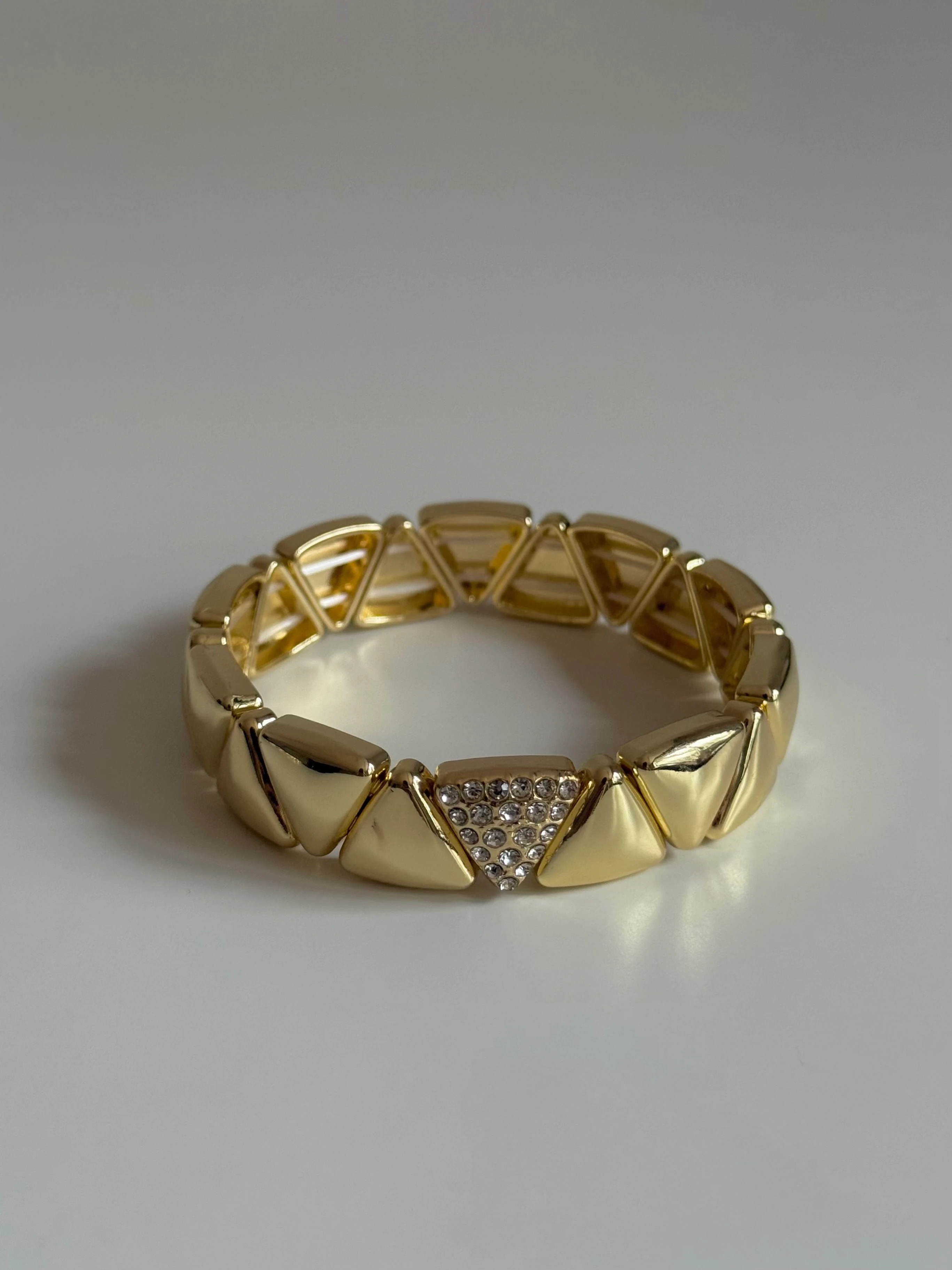 Gold Rengi Zirkon Taş Detaylı Üçgen Model Kadın Bileklik