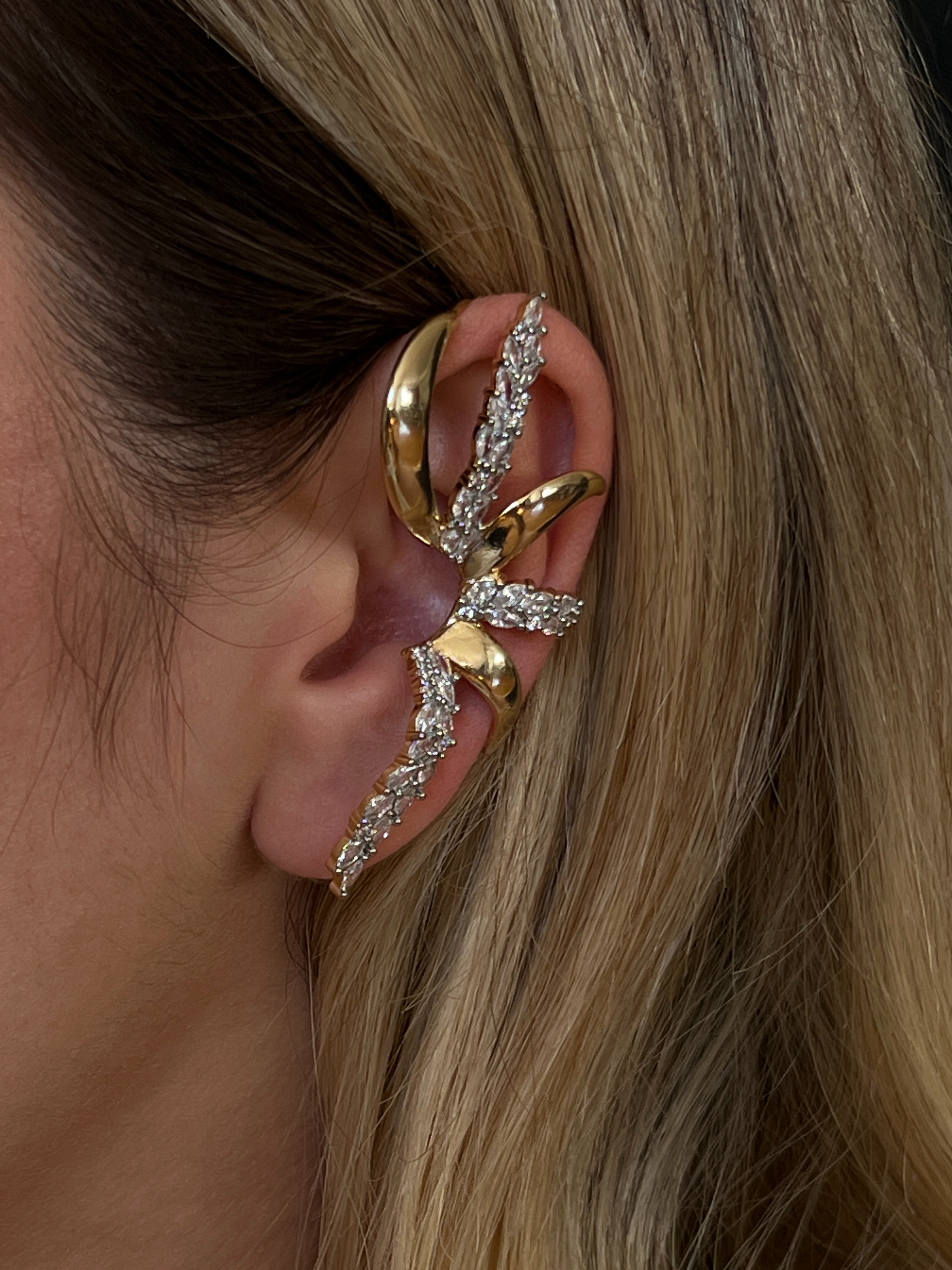 Gold Rengi Damla Zirkon Taşlı Yaprak Model Kadın Kıkırdak Küpe