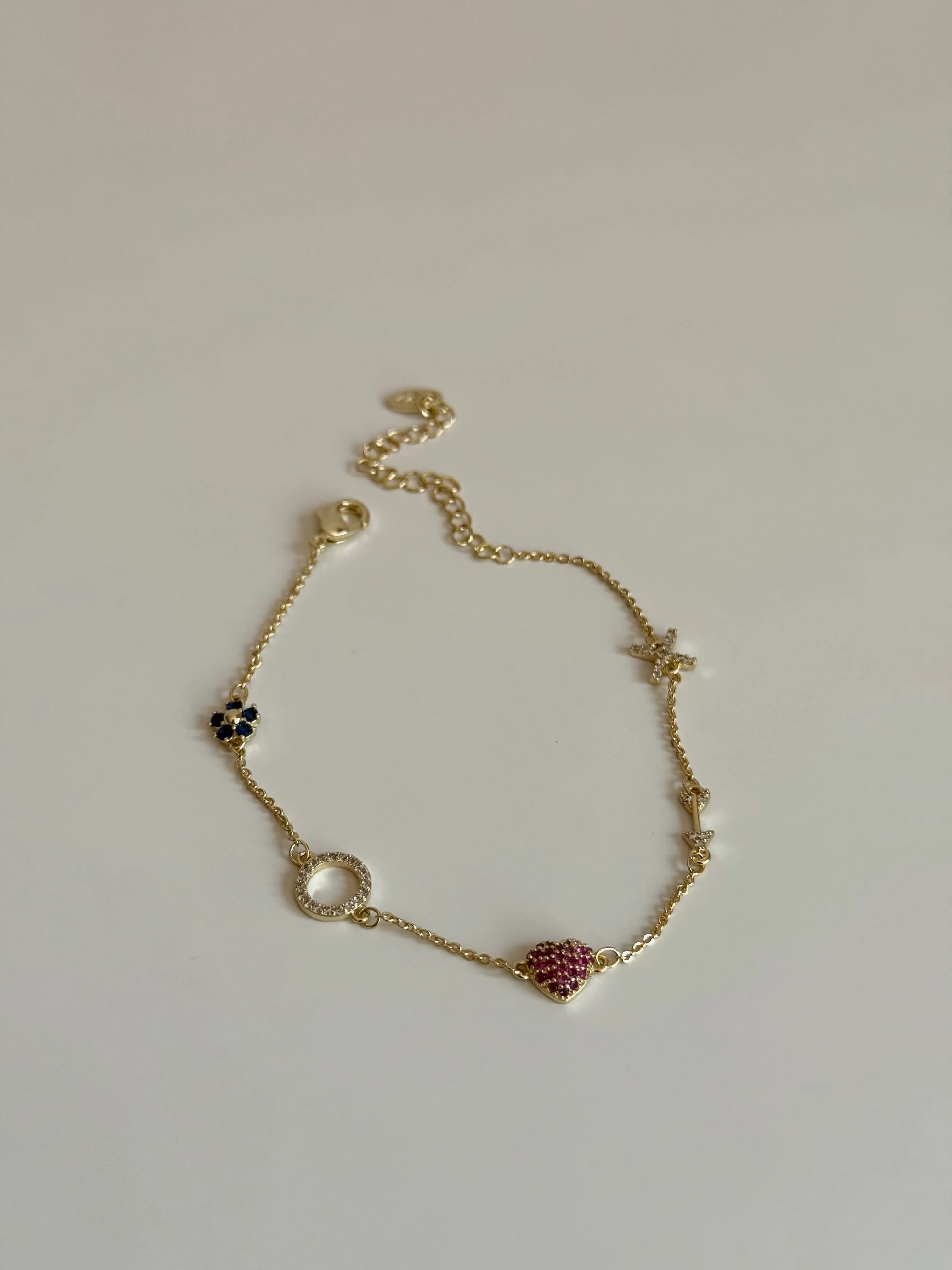 Gold Rengi Kalp Ve Çiçek Detaylı Kadın Bileklik