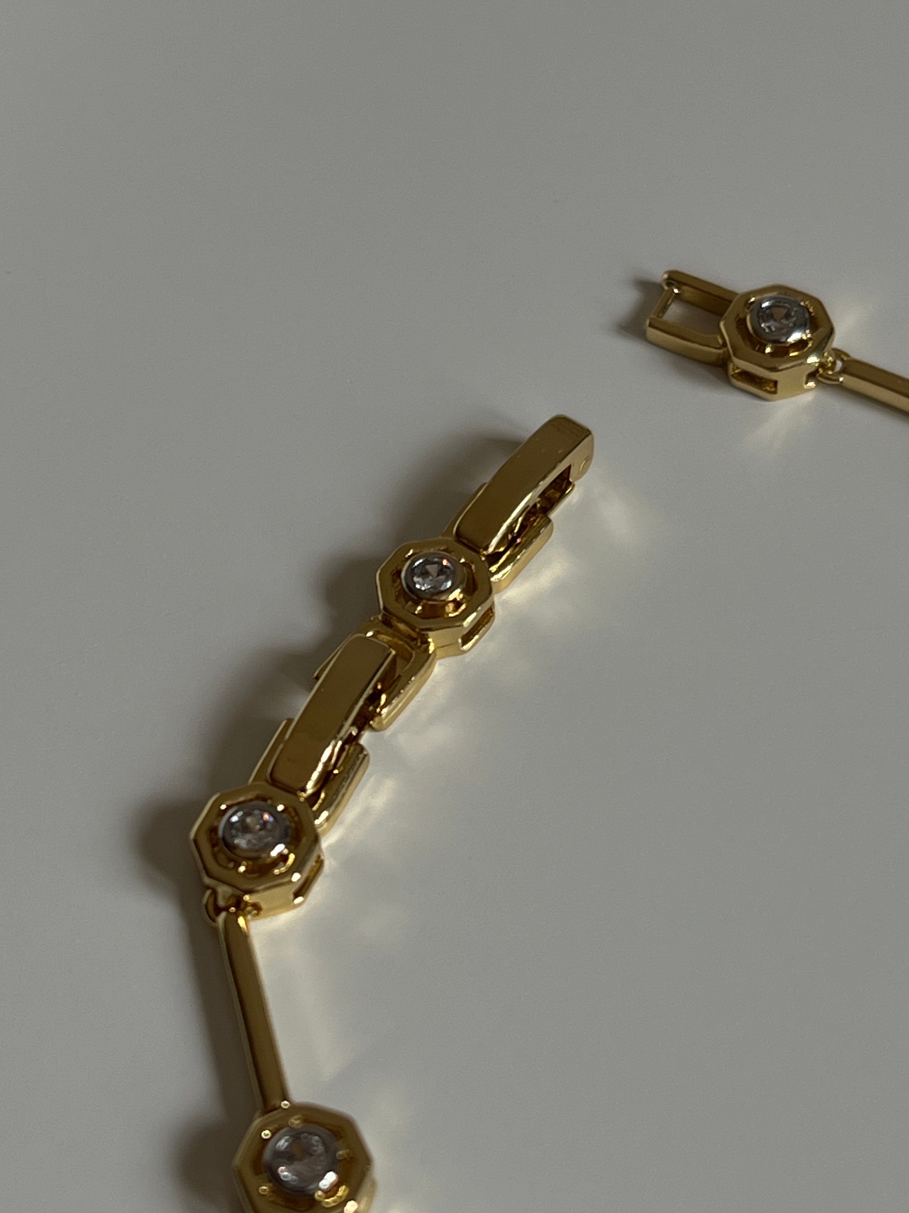 Gold Rengi Yuvarlak Zirkon Taşlı Kadın Bileklik