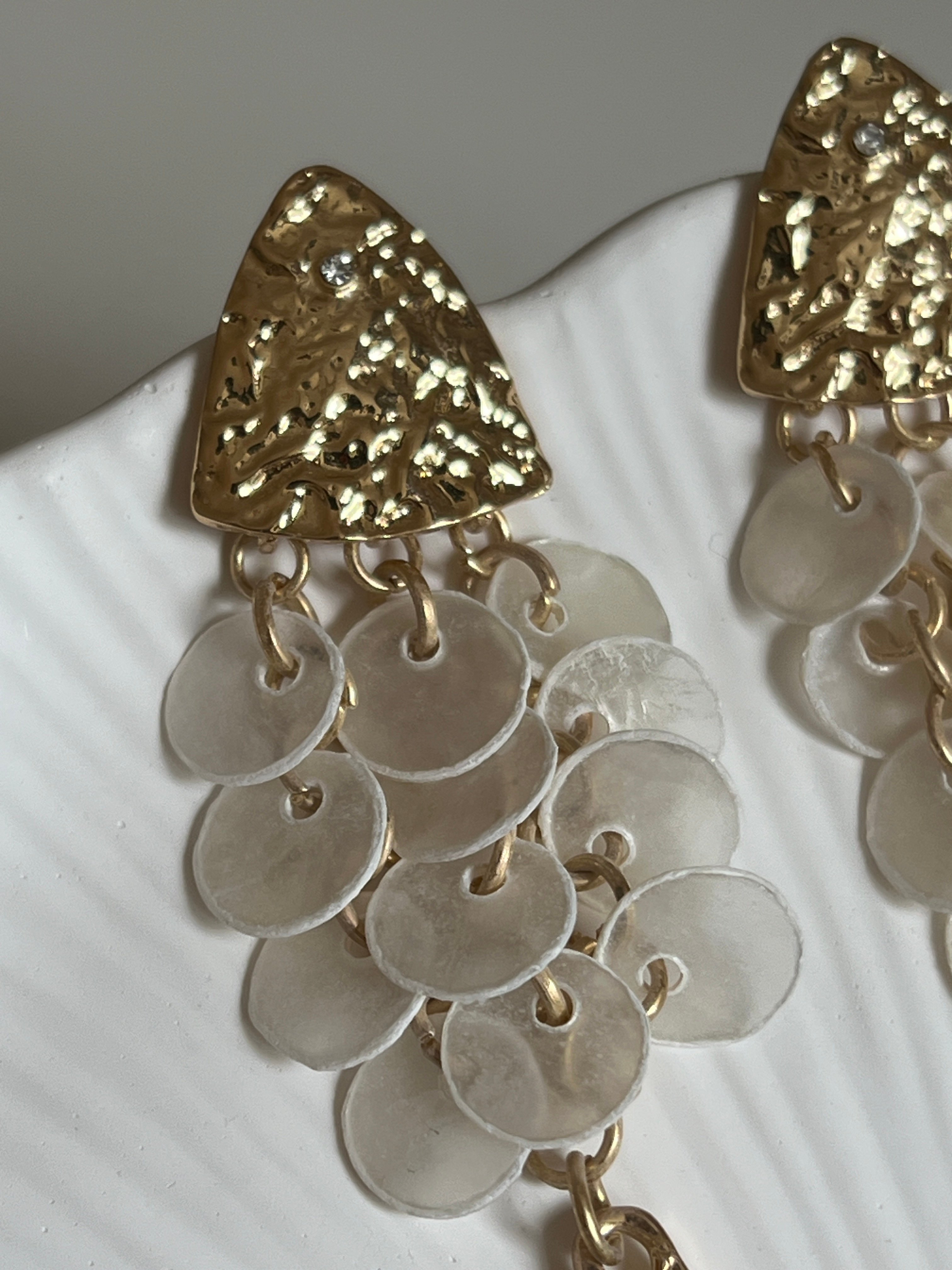 Gold Rengi Sedef Taşlı Sallantılı Balık Model Kadın Küpe