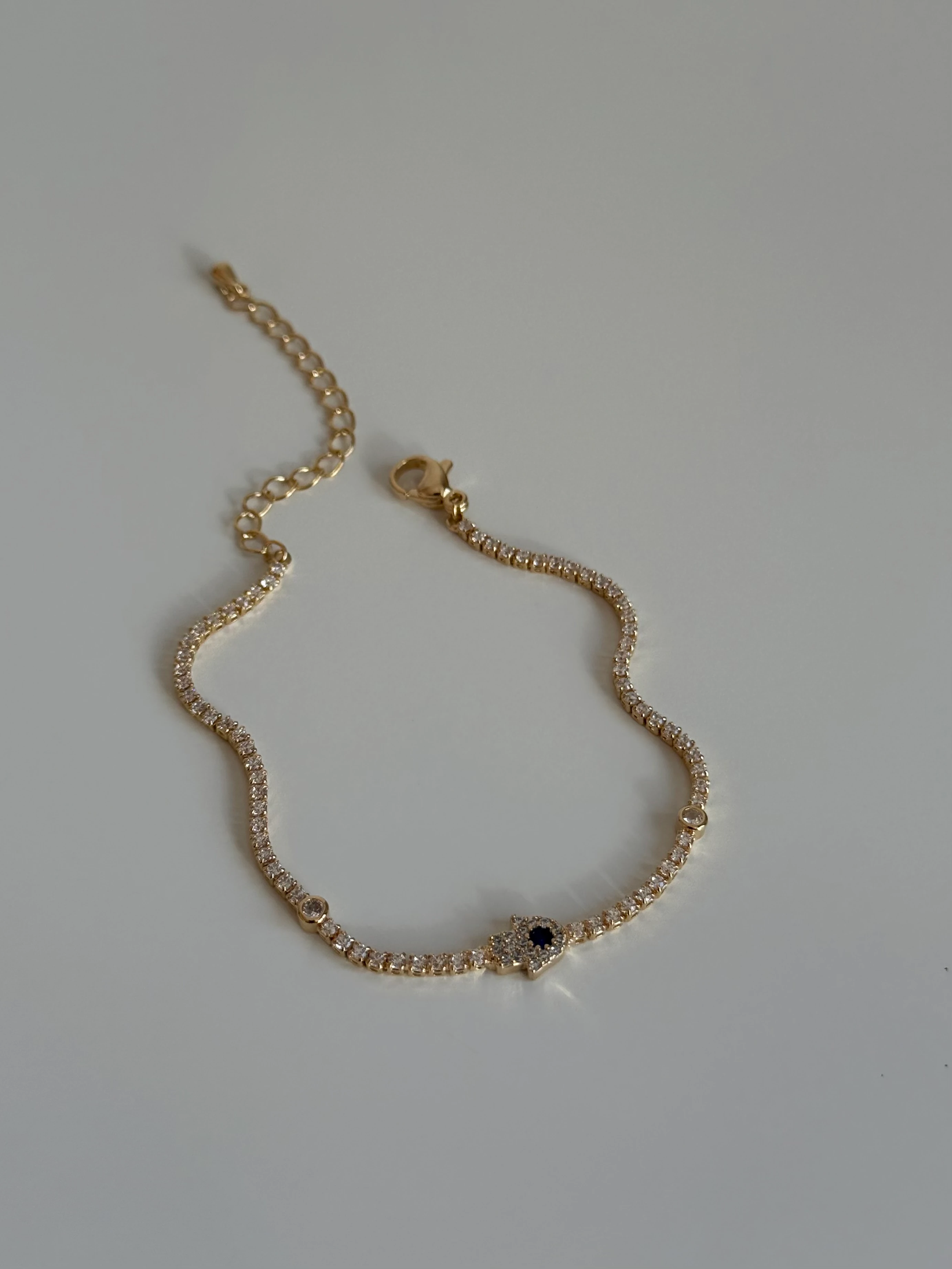 Gold Rengi Lacivert Taşlı Fatmanın Eli Kadın Bileklik