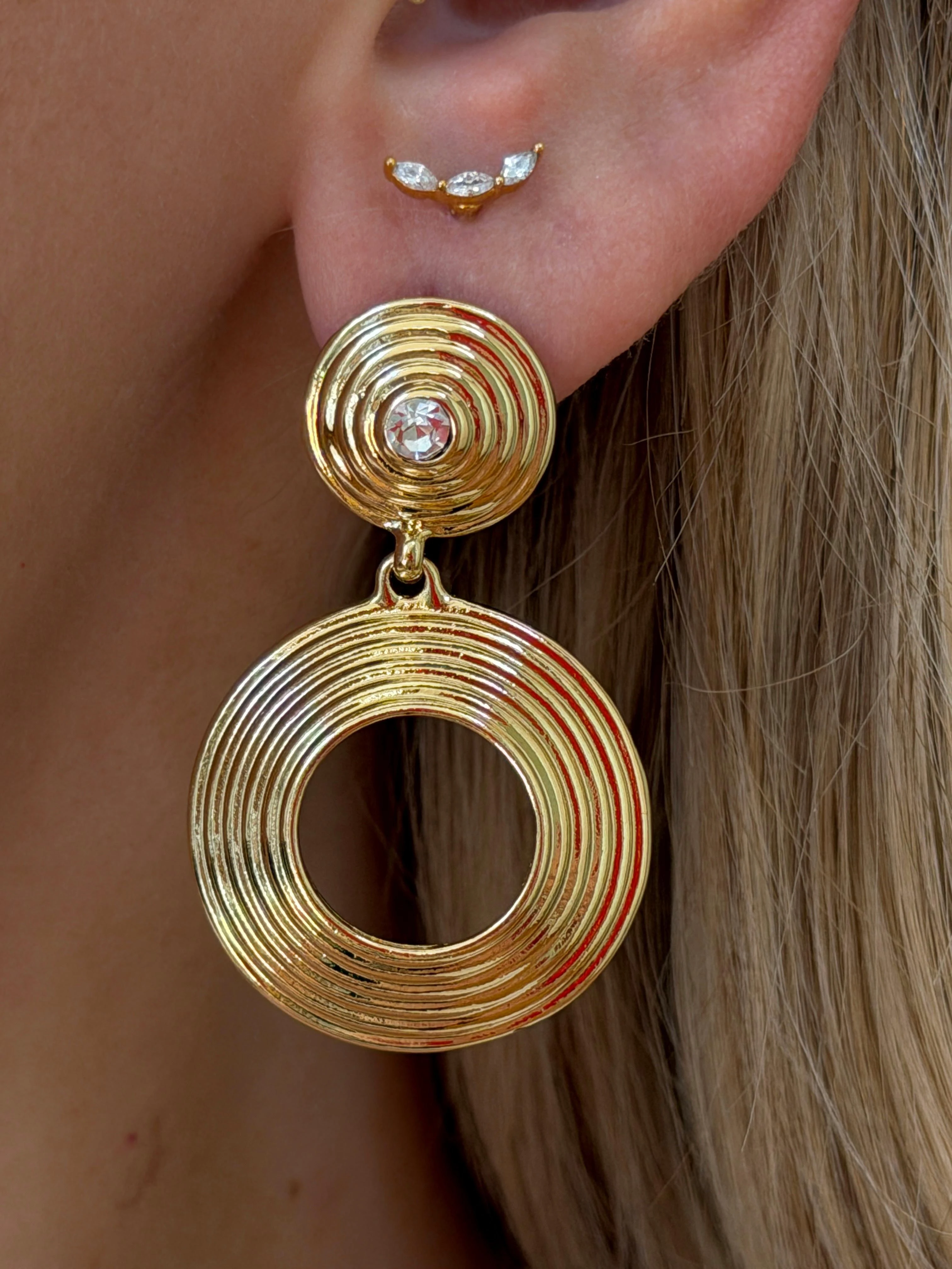 Gold Rengi Yuvarlak Taşlı Kadın Küpe