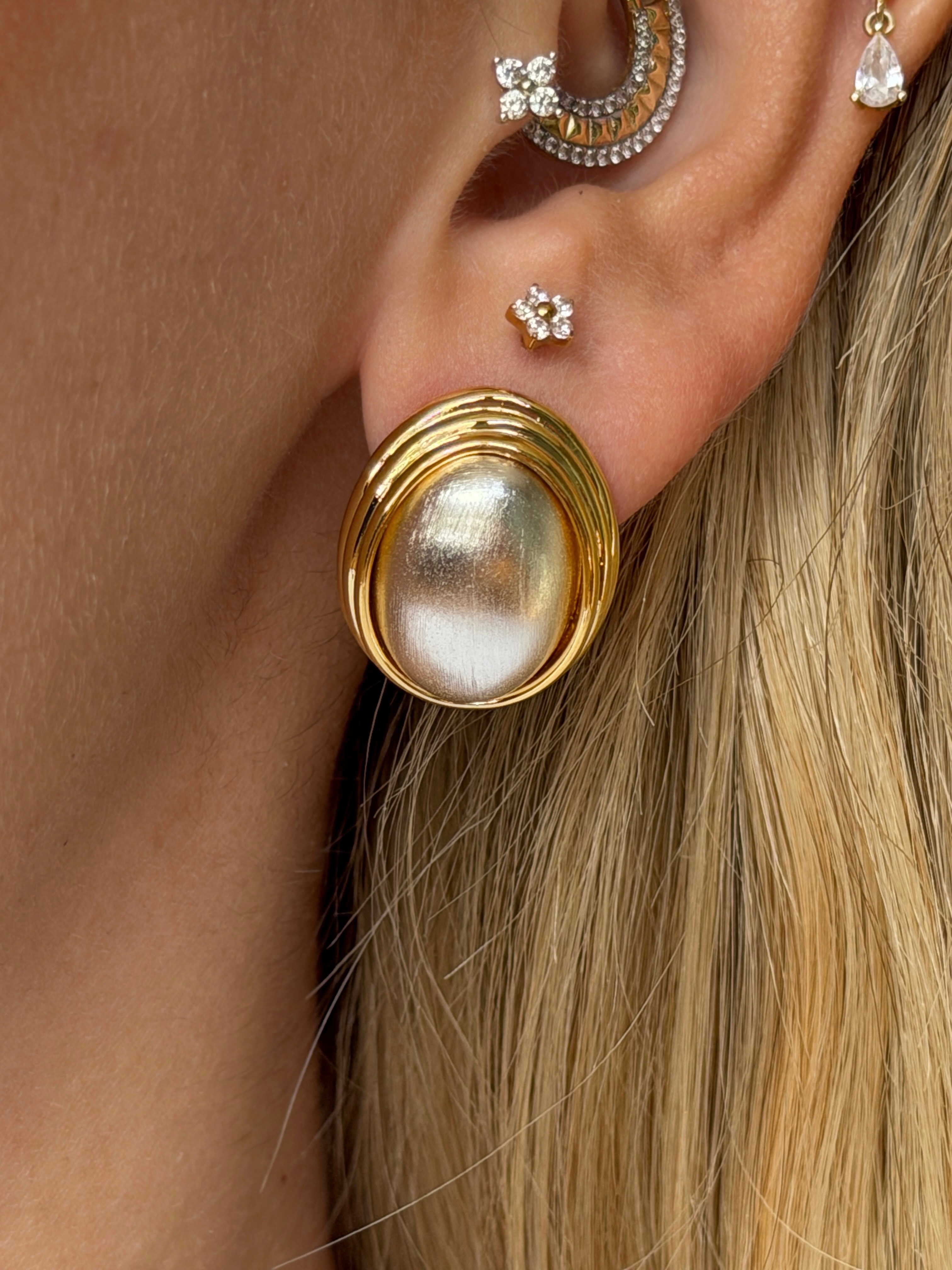 Gold Rengi Gümüş Renk Taşlı Elips Kadın Küpe