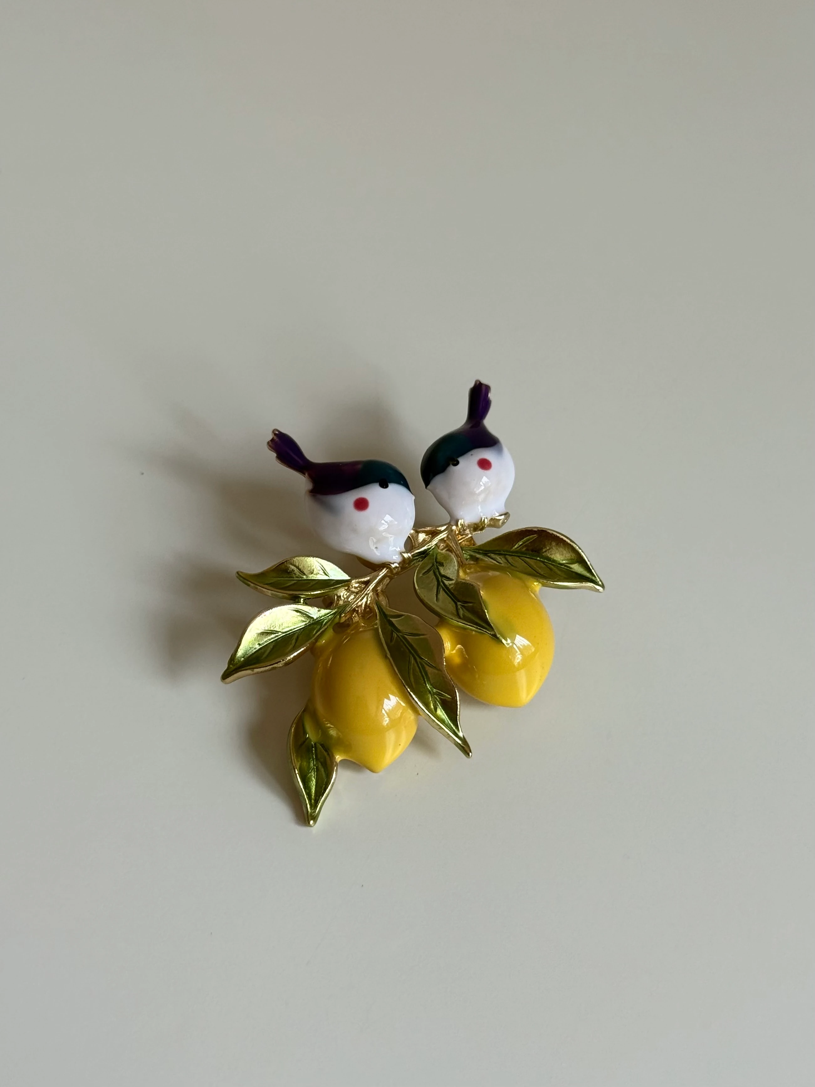 Kuş Figürlü Limon Broş