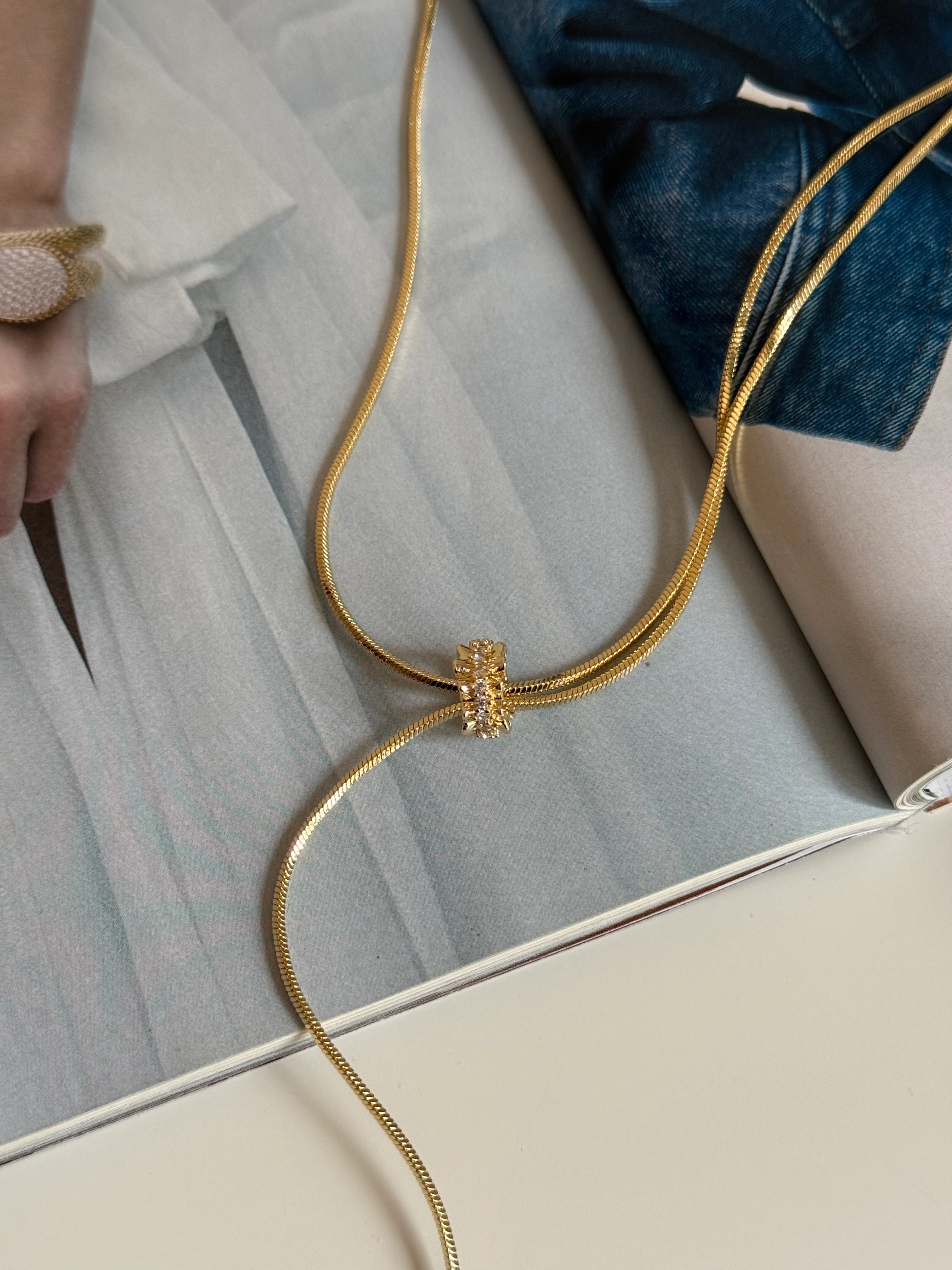 Gold Rengi Zirkon Taş Detaylı Kadın Kolye