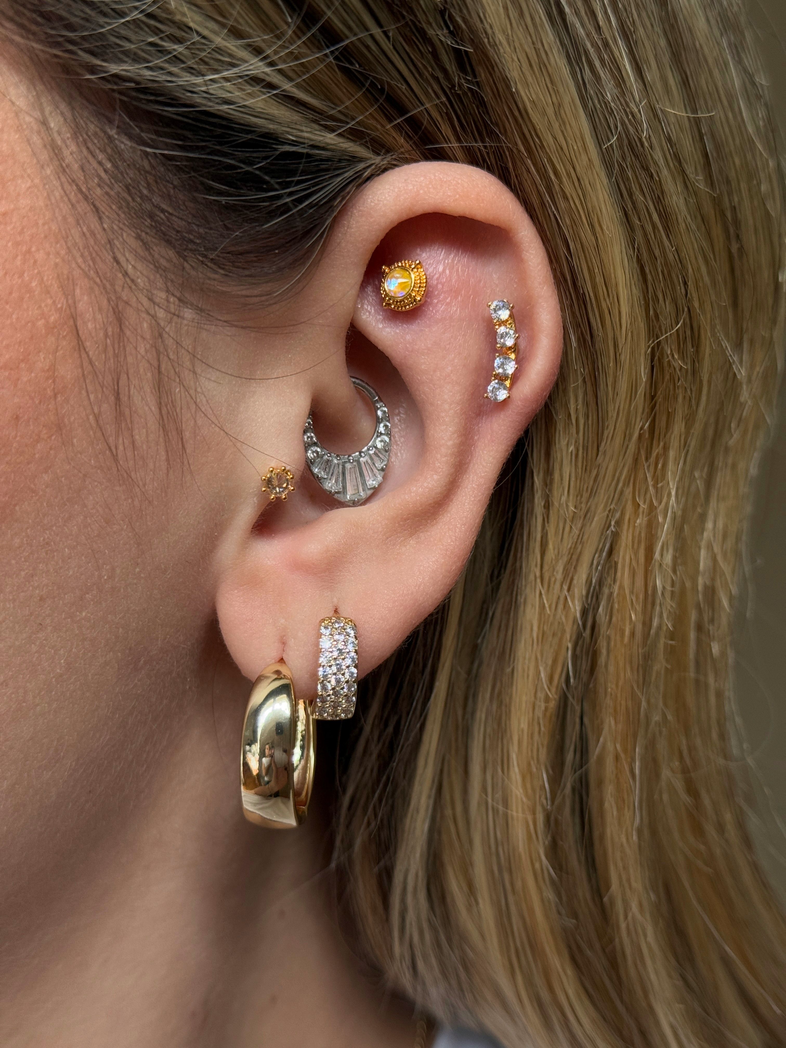 Gold Rengi Sıralı Yuvarlak Zirkon Taşlı Kadın Piercing