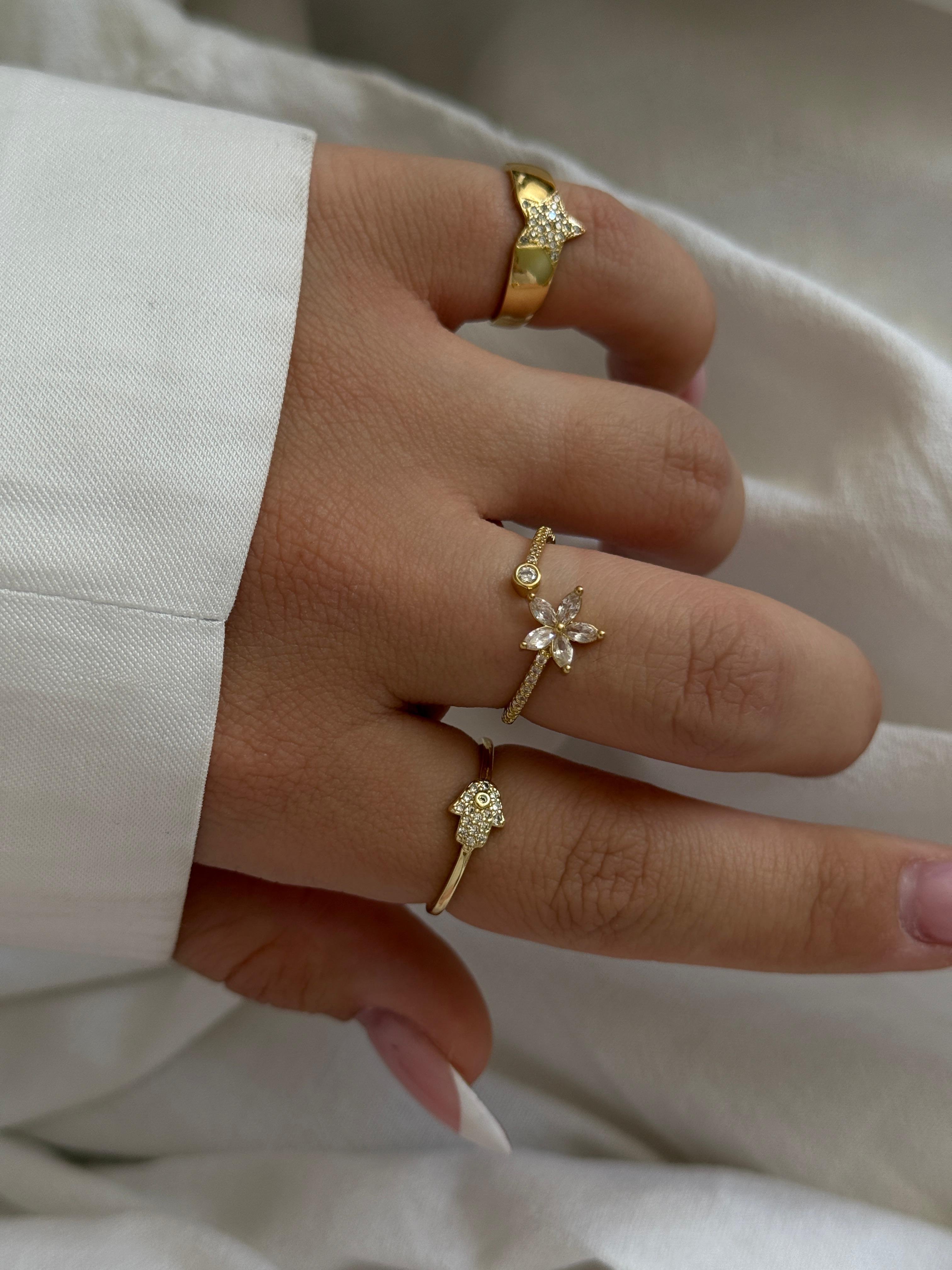 Gold Rengi Zirkon Taşlı Çiçek Model Kadın Yüzük