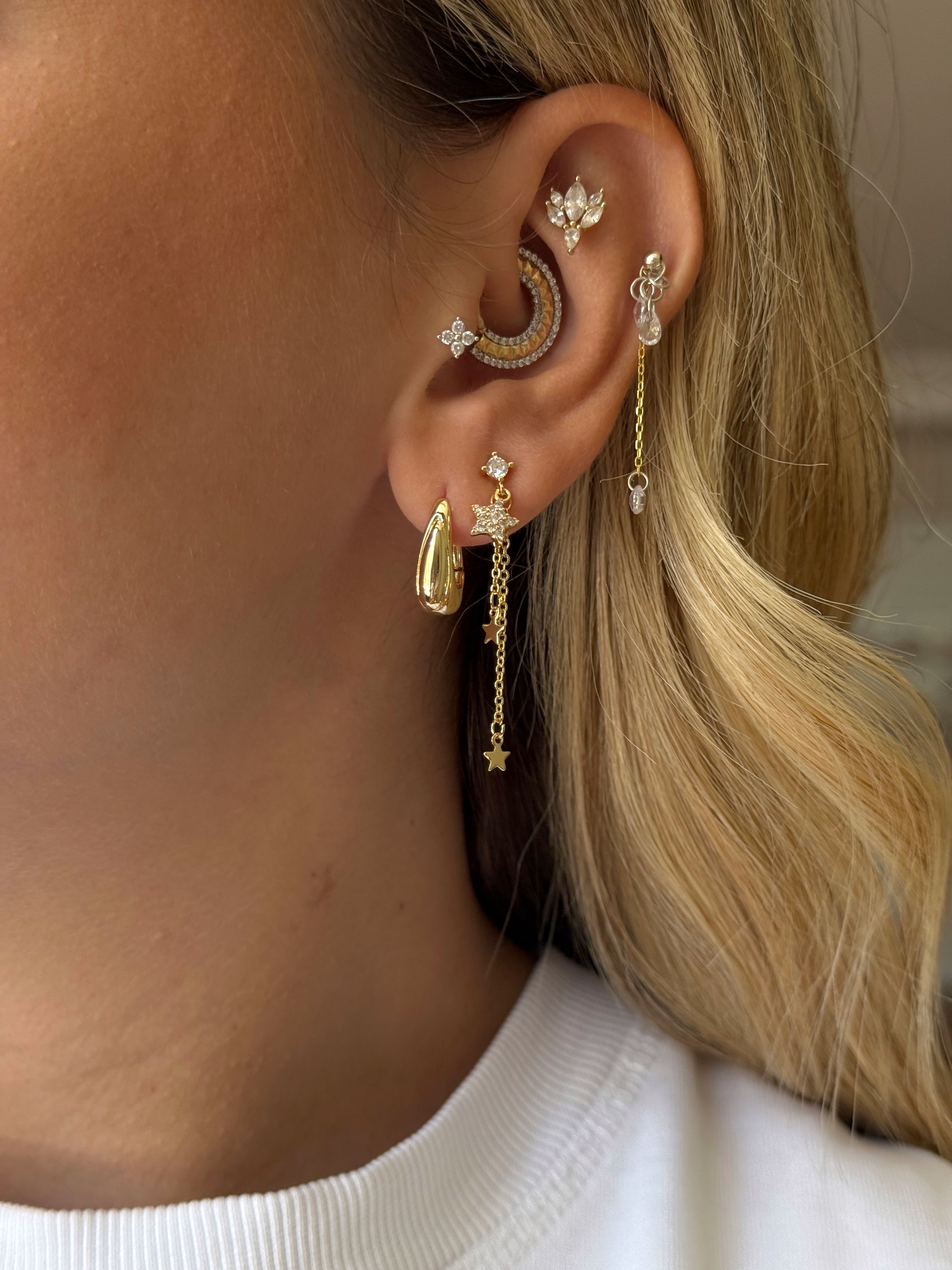 Gold Rengi Yıldız Model Sallantılı Kadın Küpe