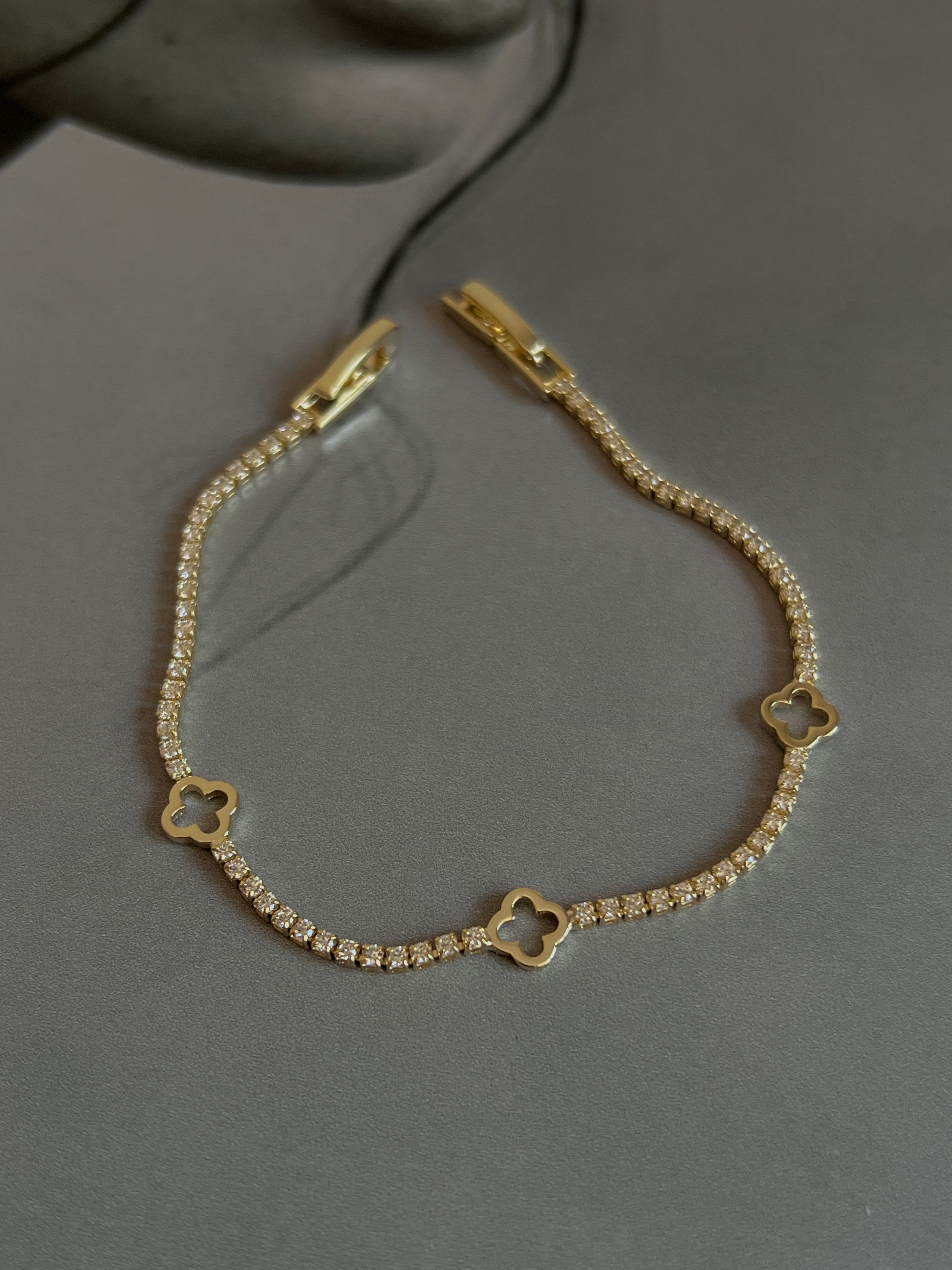 Gold Rengi Zirkon Taşlı Üç Küçük Yonca Kadın Bileklik