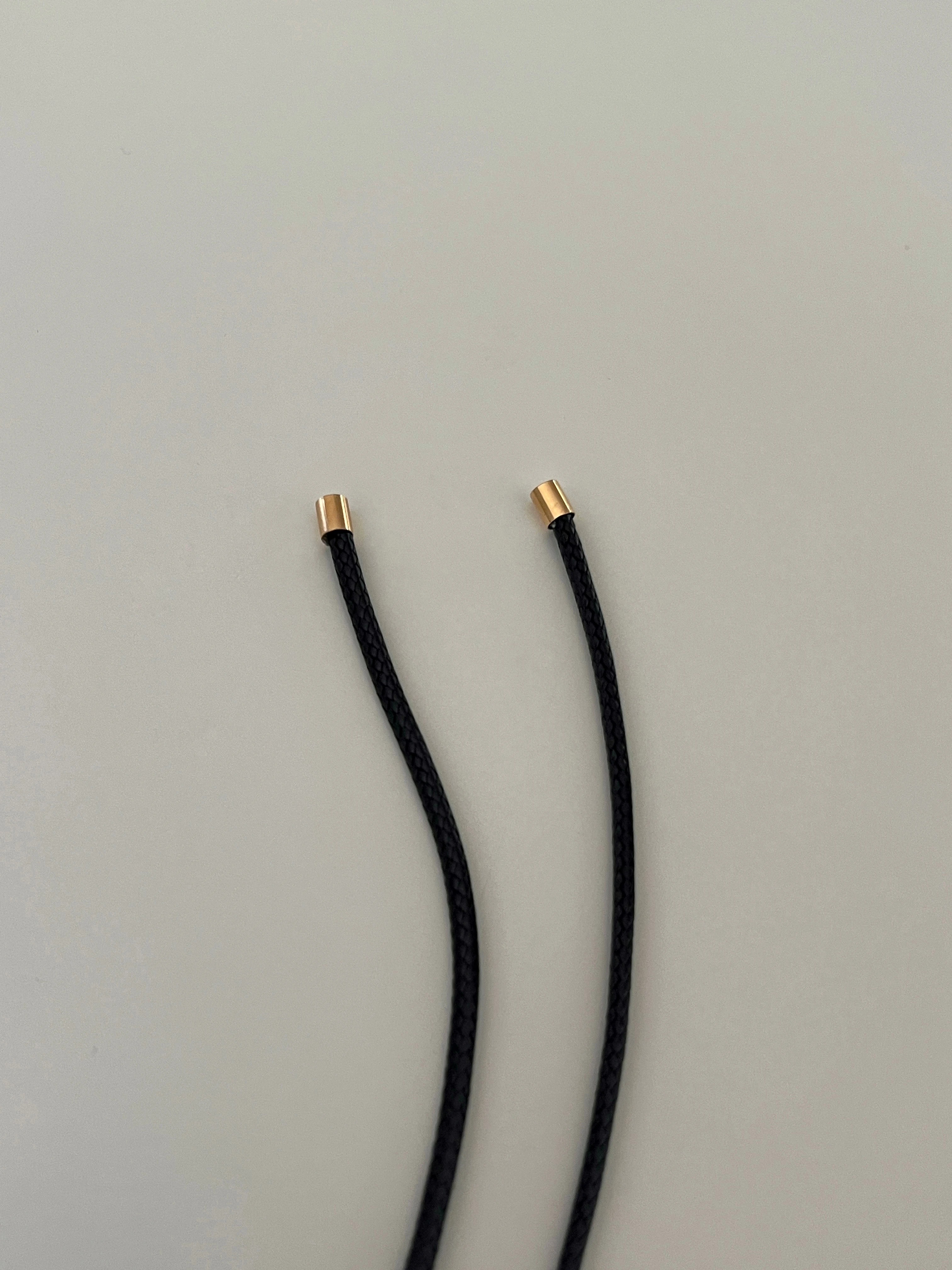 Deri İpli U Uçlu Kadın Kolye