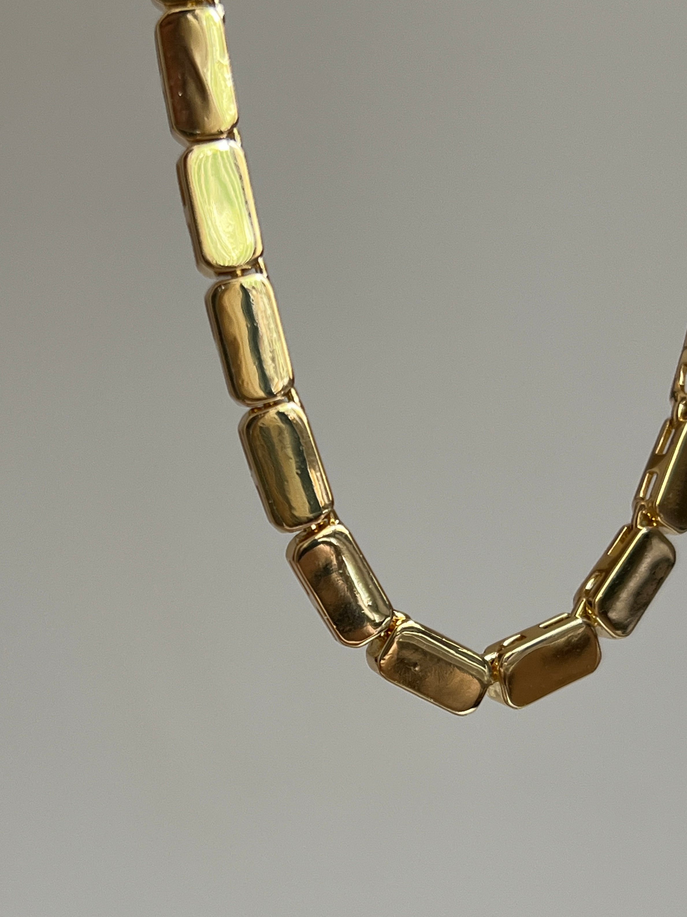 Gold Rengi Sıralı Dikdörtgen Model Kadın Kolye