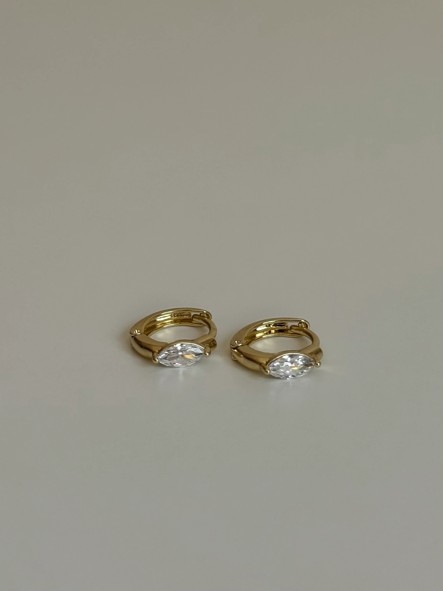 Gold Rengi Damla Taş Xupıng Kadın Küpe