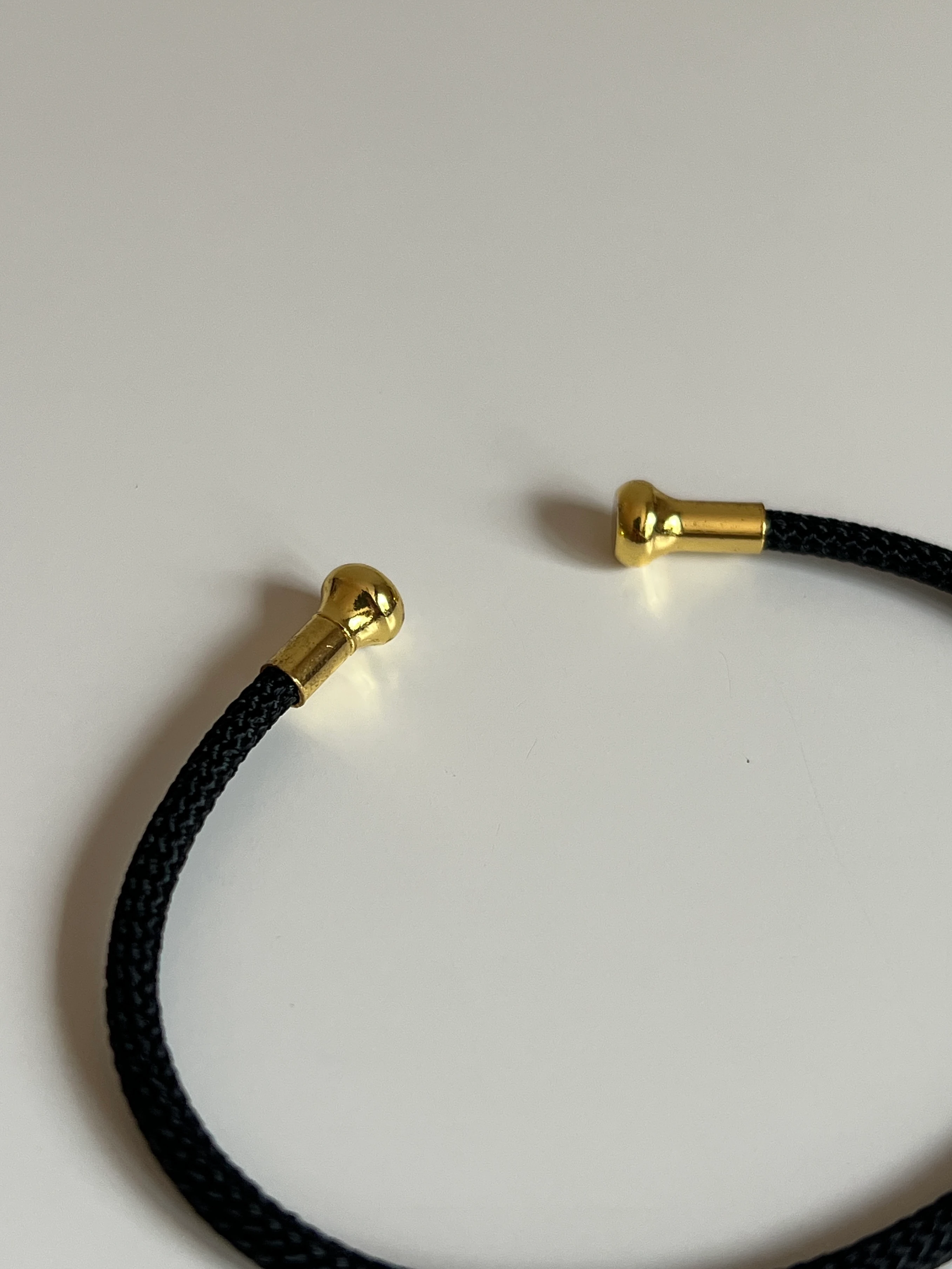 Gold Rengi Renkli İpli Kadın Kelepçe Bileklik