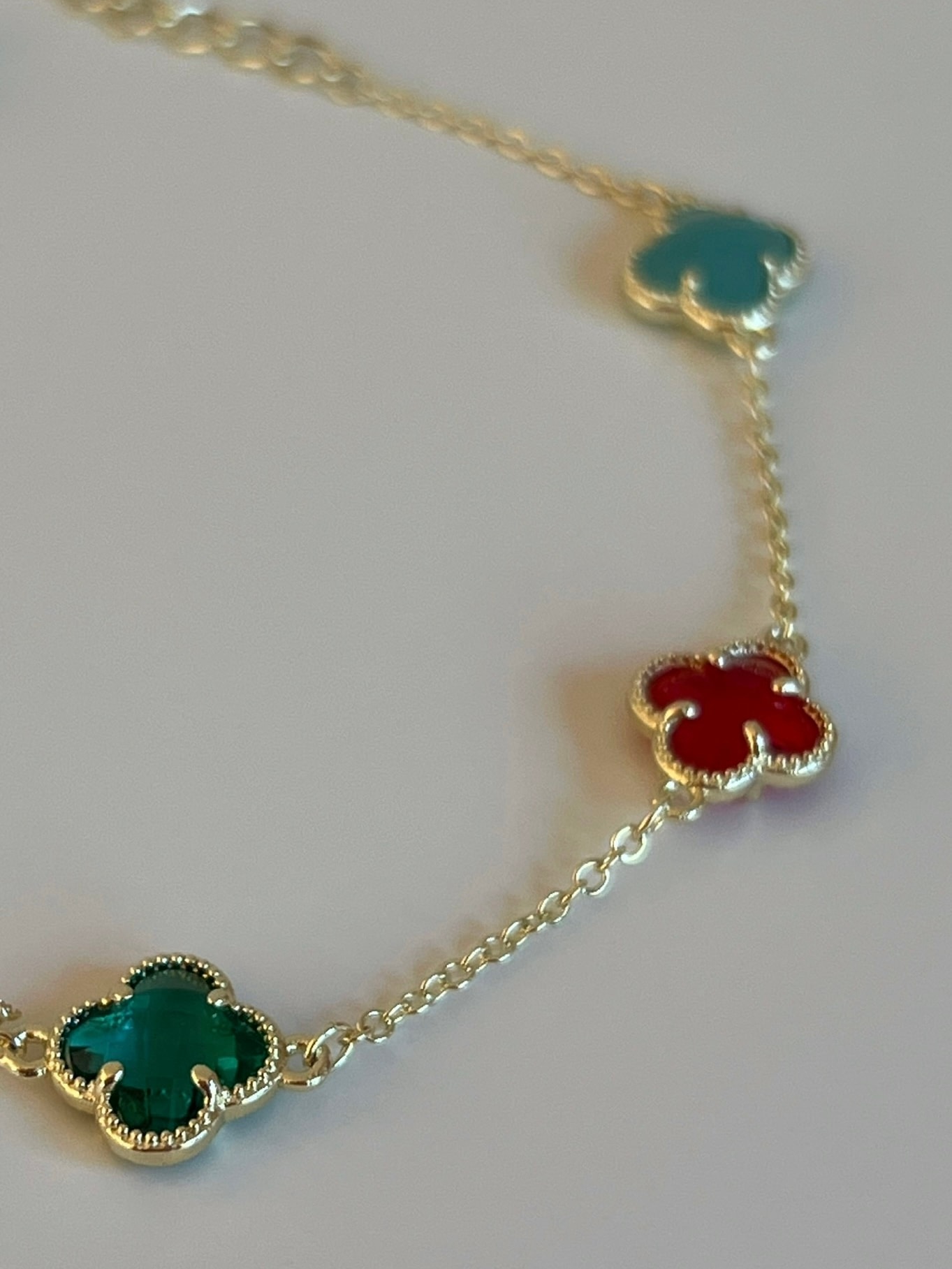 Gold Rengi Mix Renk Yonca Model Kadın Bileklik