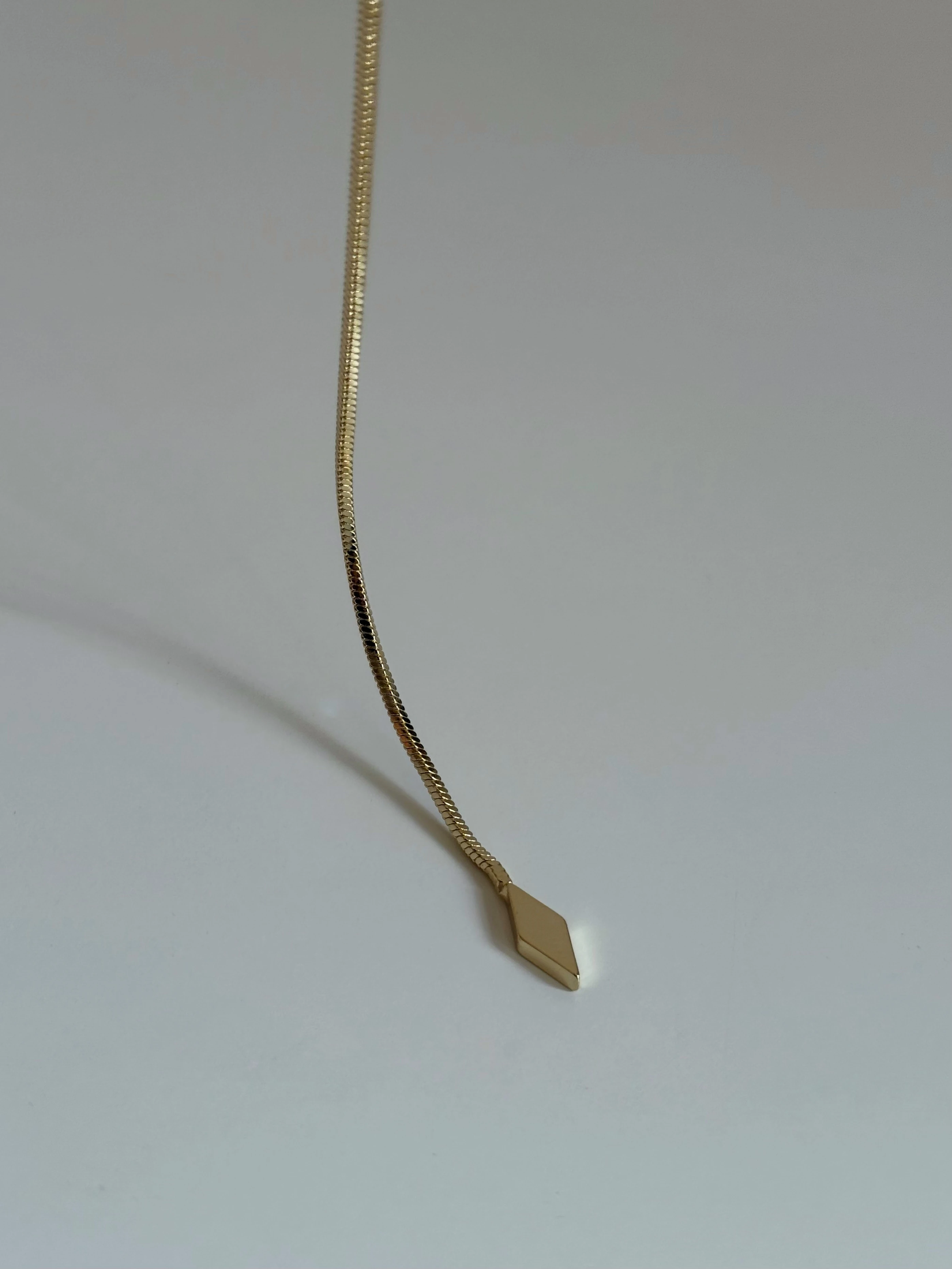 Gold Rengi Zirkon Taş Detaylı Kadın Kolye