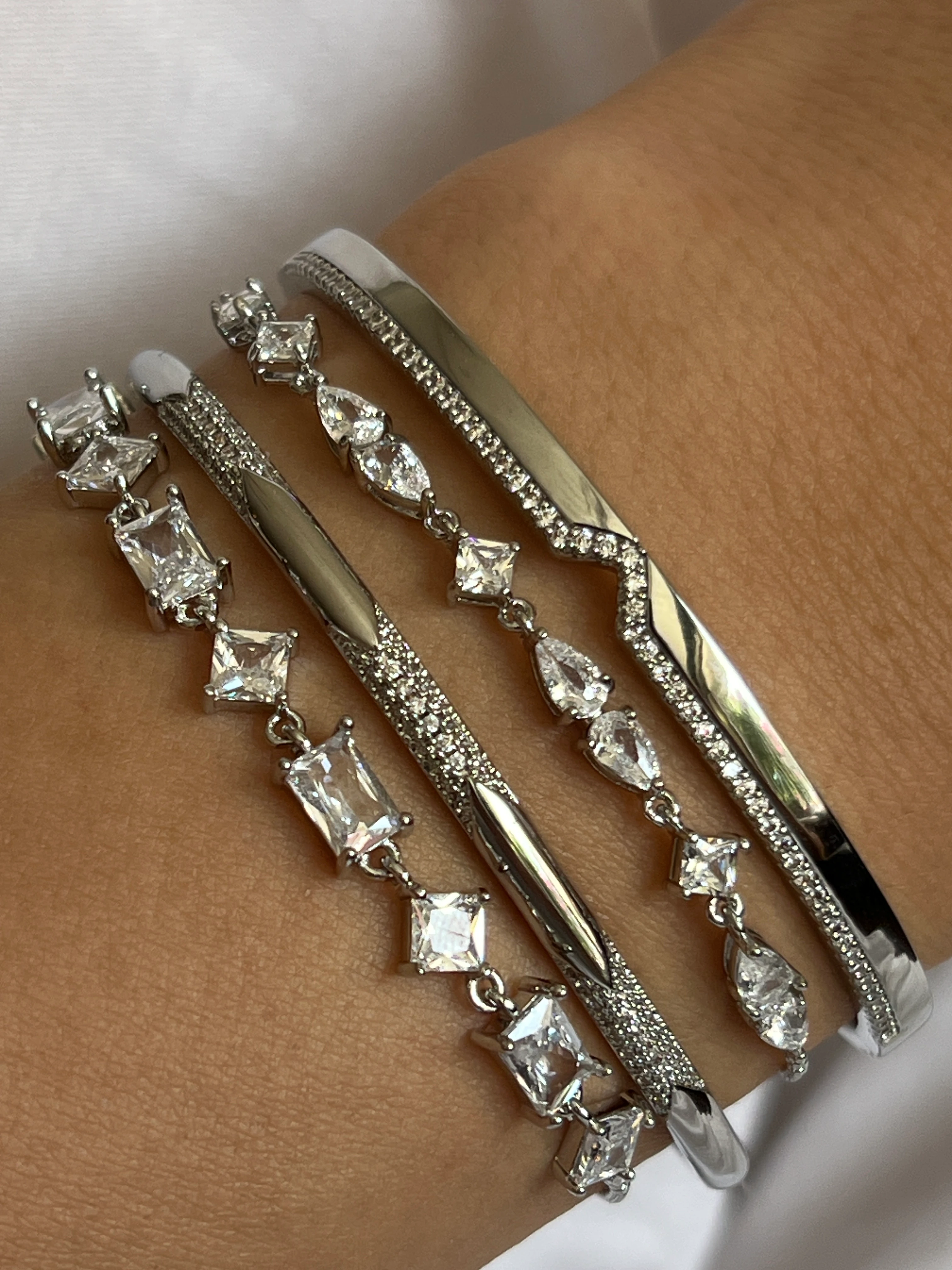 Sıralı Damla Zirkon Taşlı Kadın Bileklik