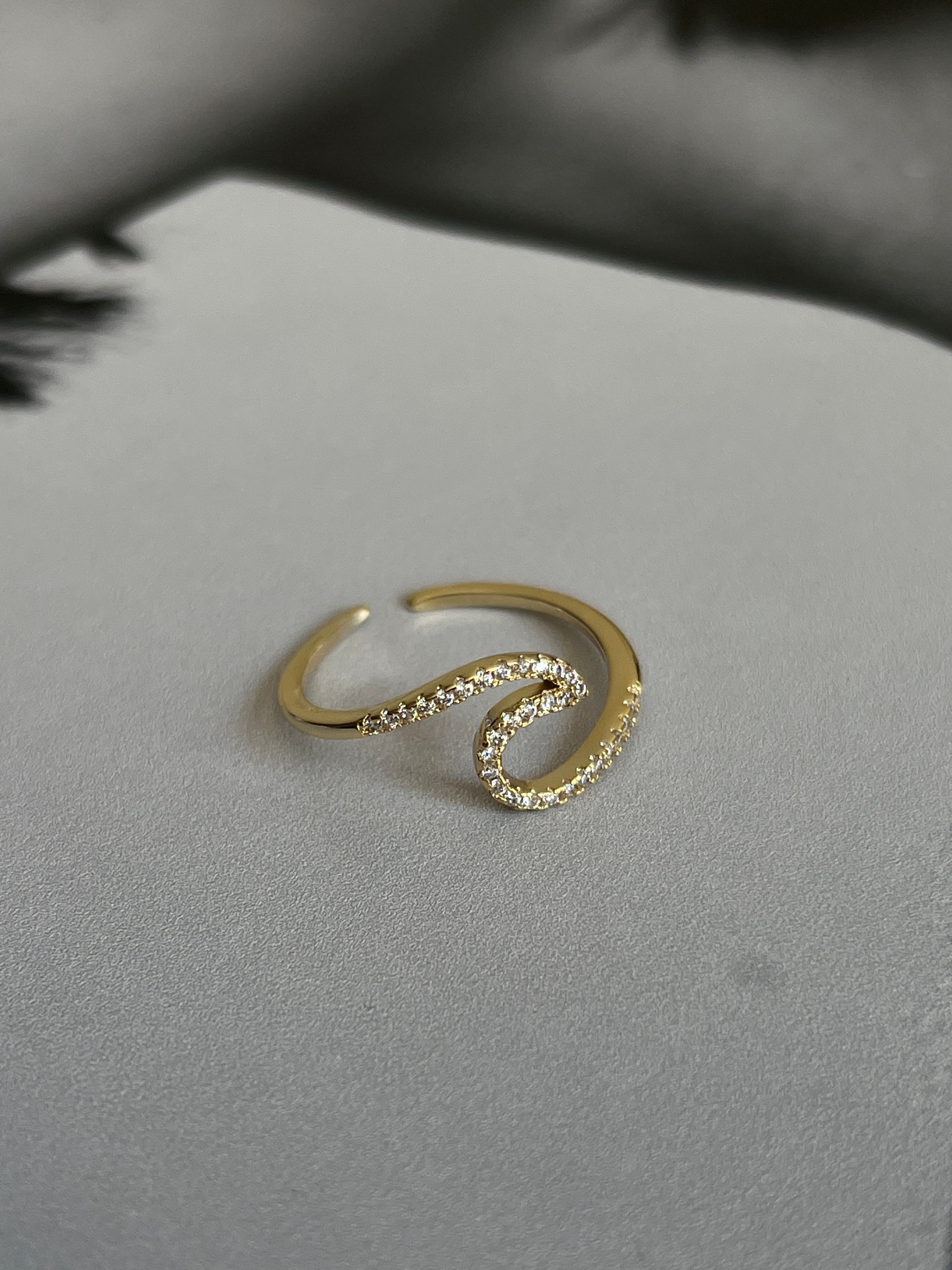 Gold Rengi Zirkon Taşlı Dalga Model Kadın Yüzük