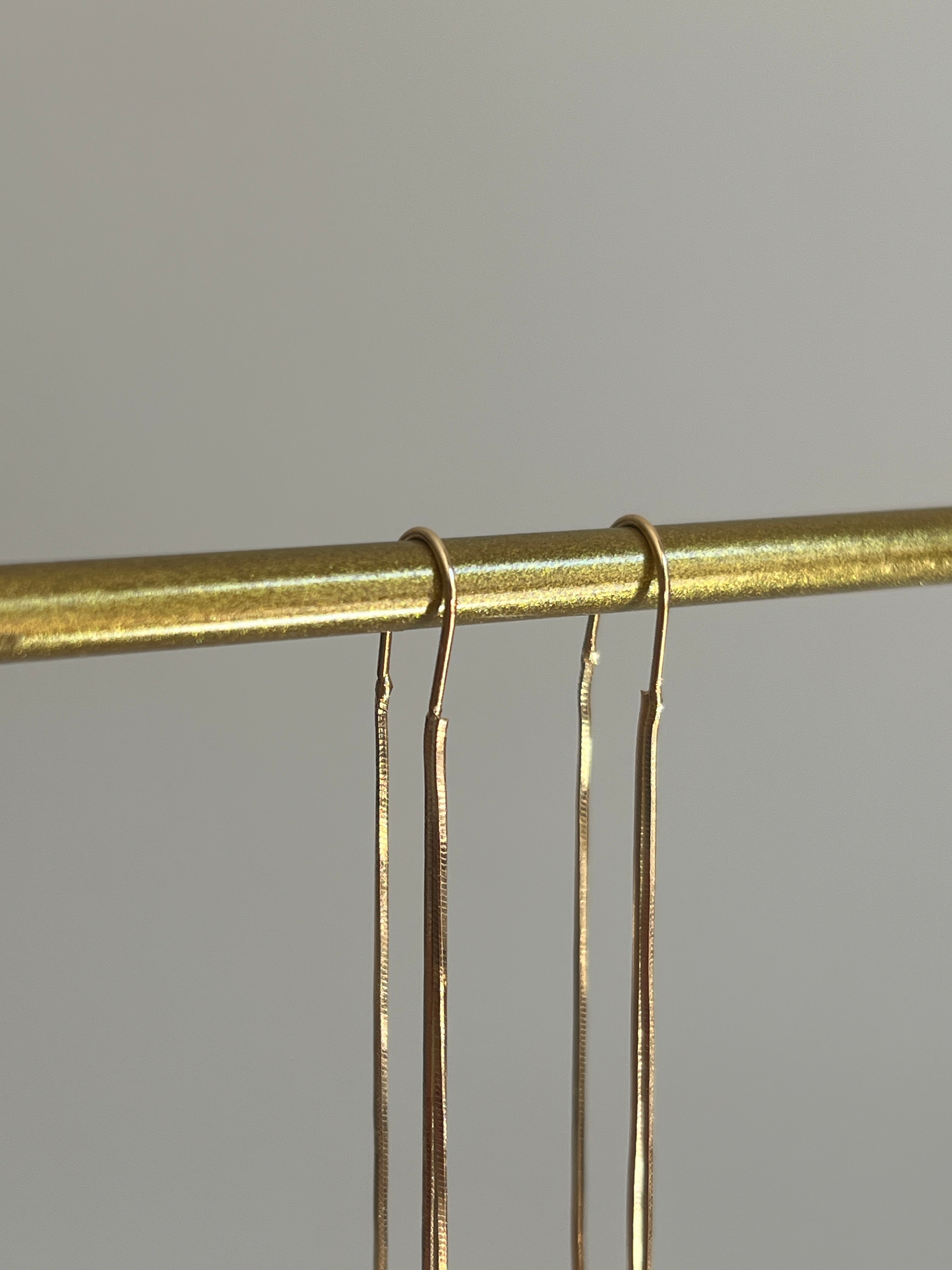 Gold Rengi Top Top Sallantılı Kadın Küpe 
