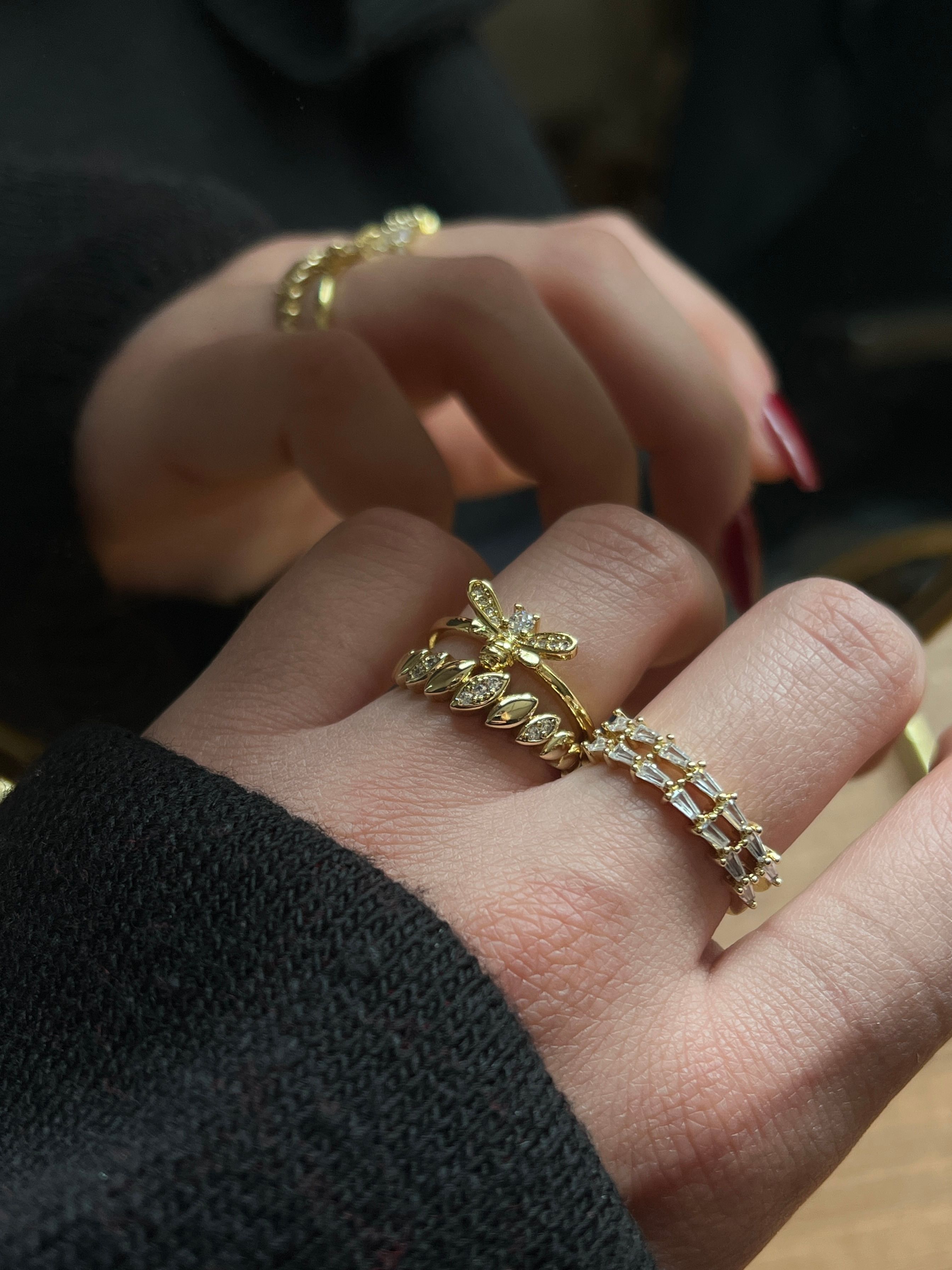 Gold Rengi Zirkon Taş Detaylı Arı Model Kadın Yüzük