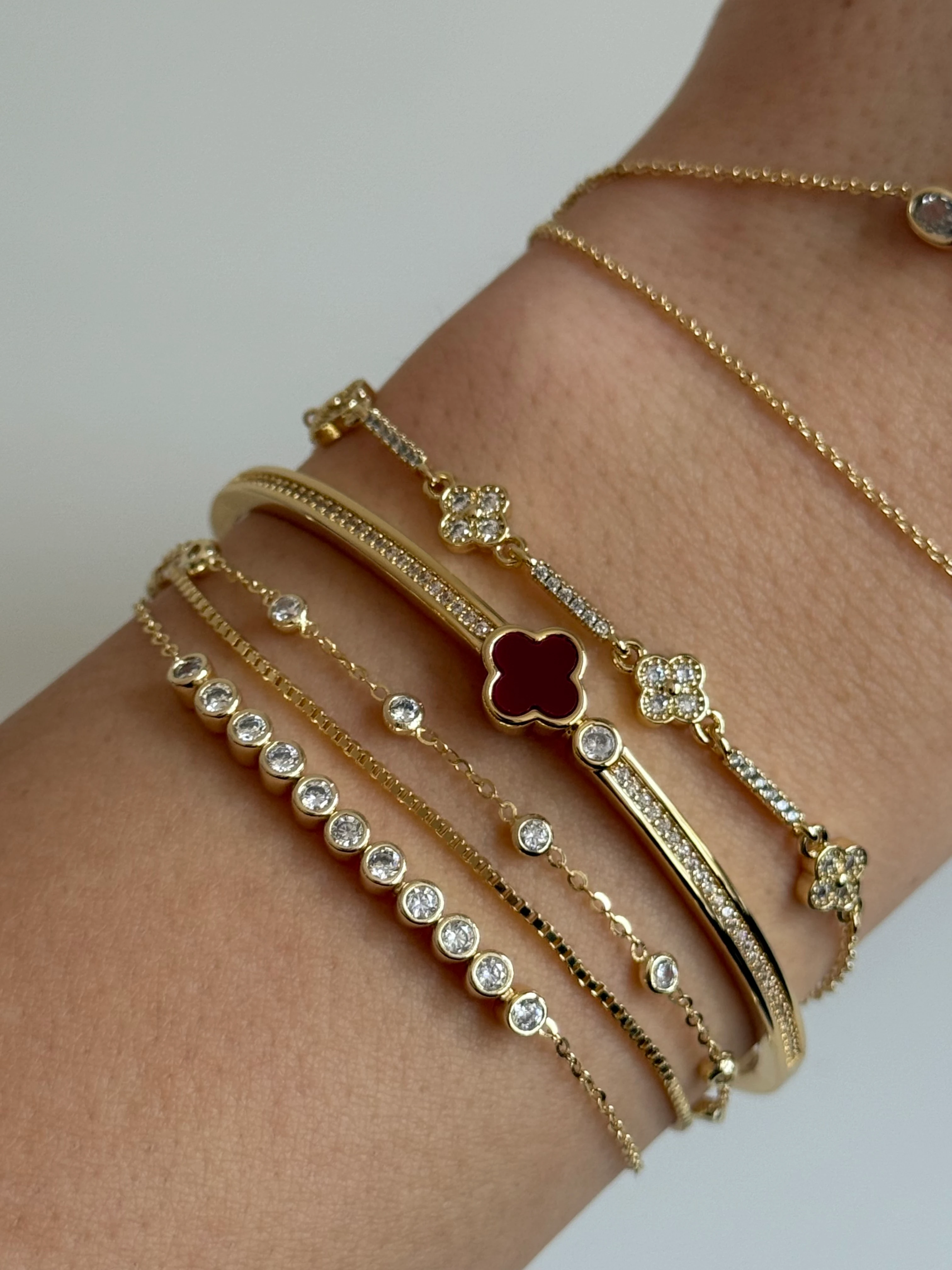 Gold Rengi Yonca Model Kelepçe Bileklik