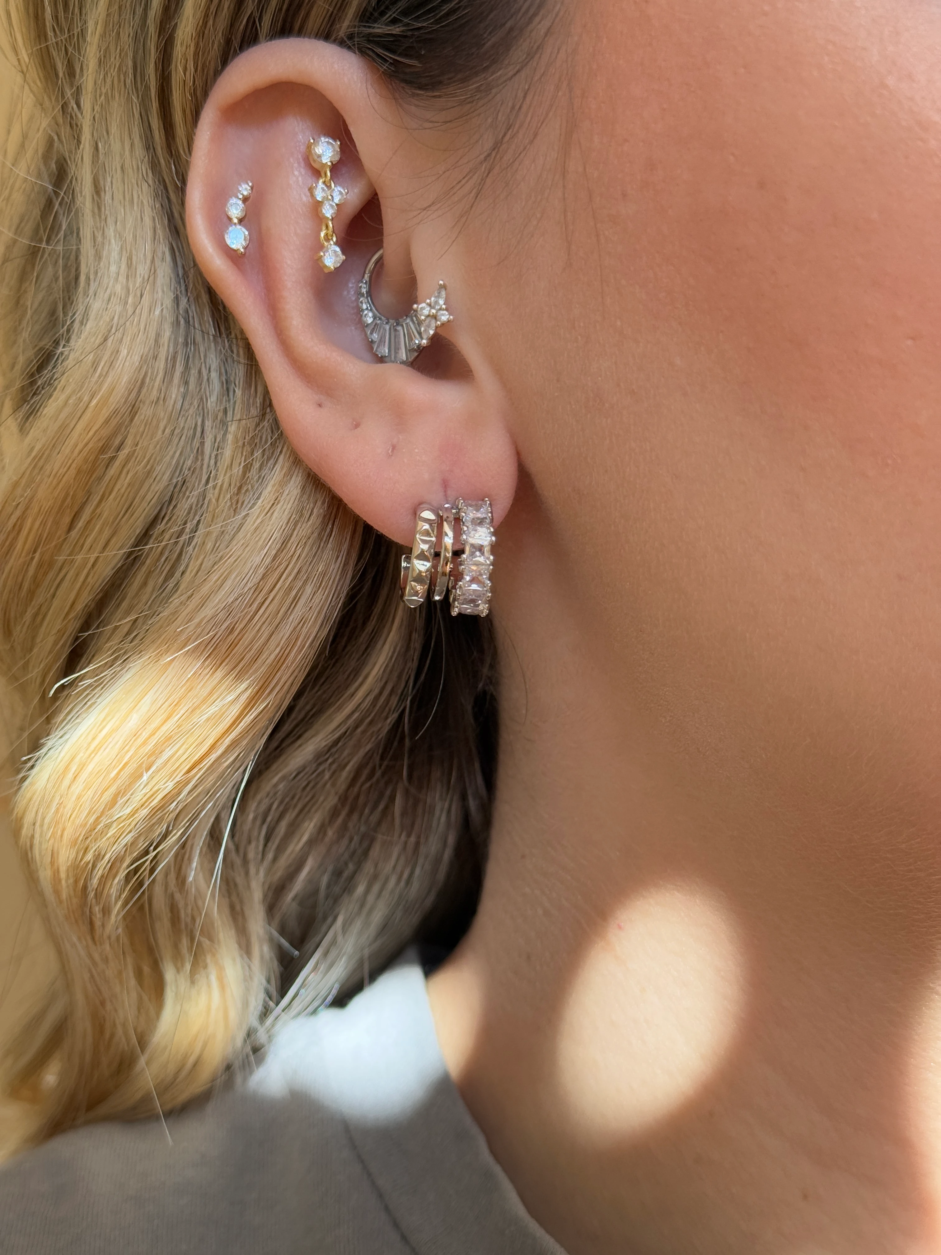 Zirkon Taşlı Üç Sıra Kadın Küpe