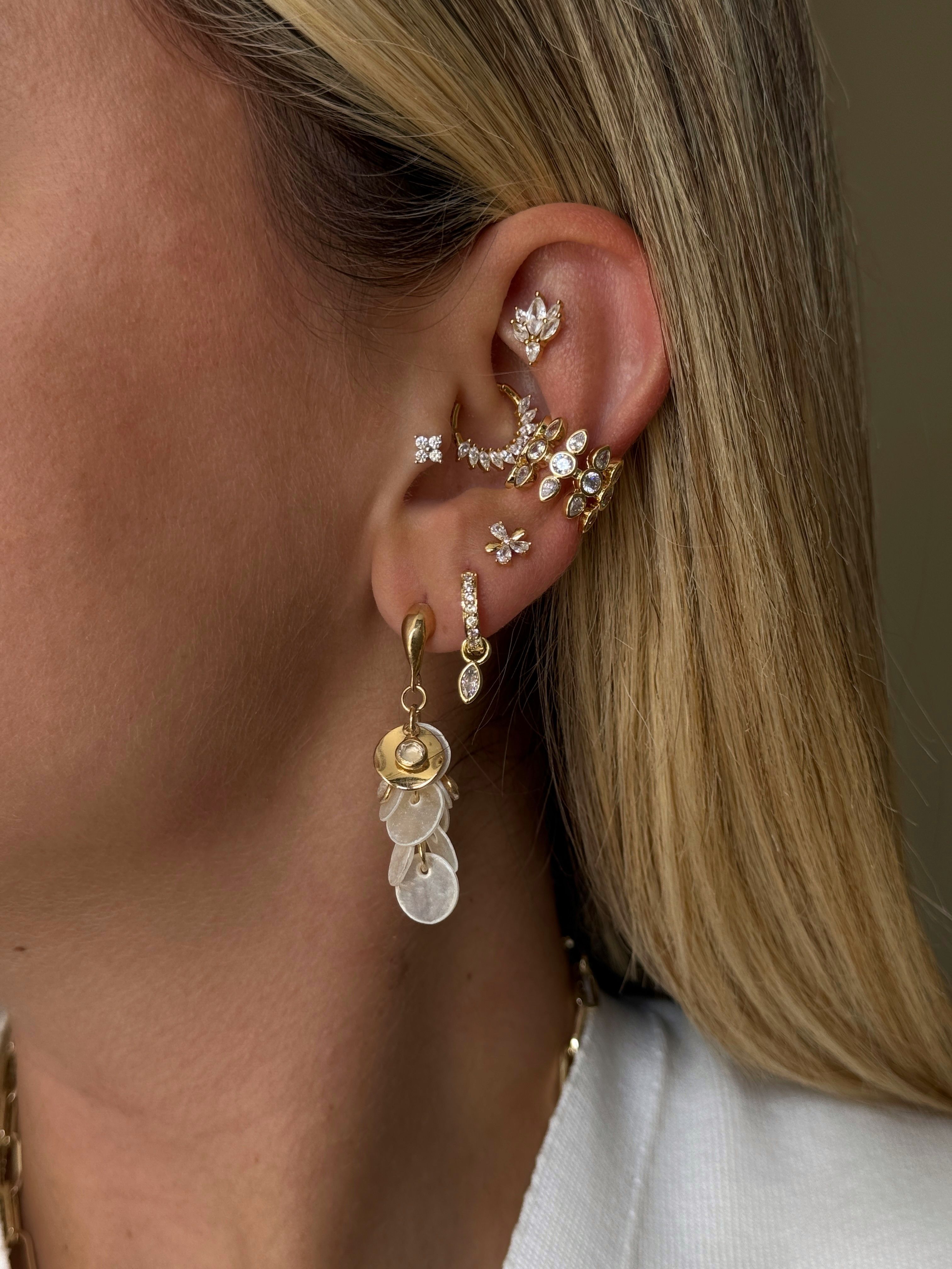 Gold Rengi Damla Zirkon Taşlı Çicek Model Kadın Minimal Küpe