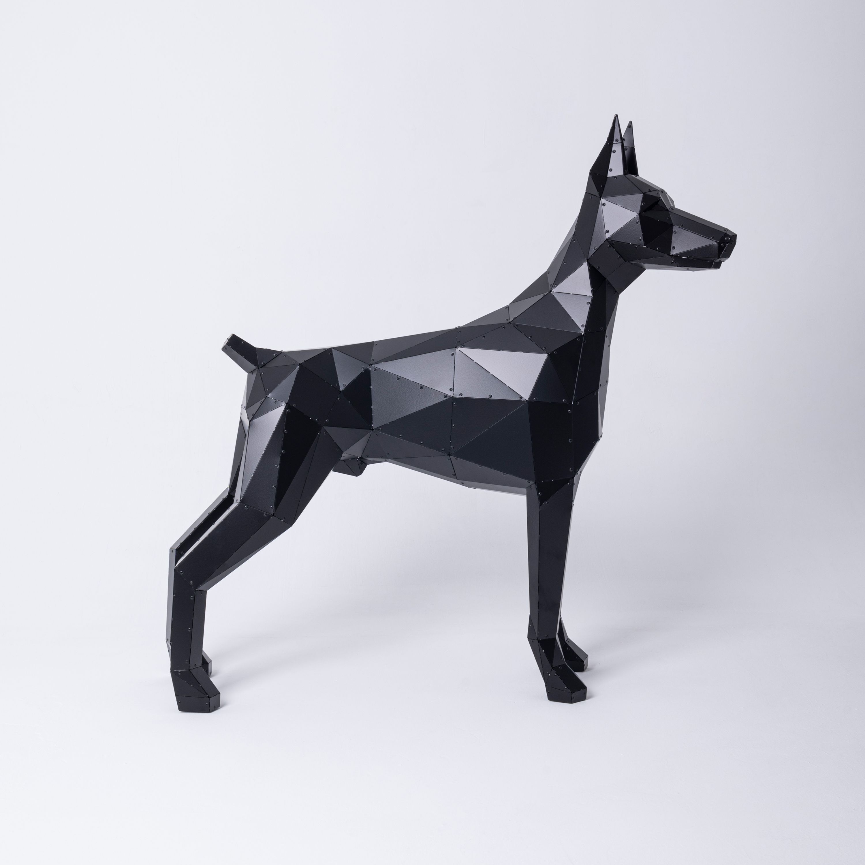 3D Metal Asimetrik Doberman Heykeli