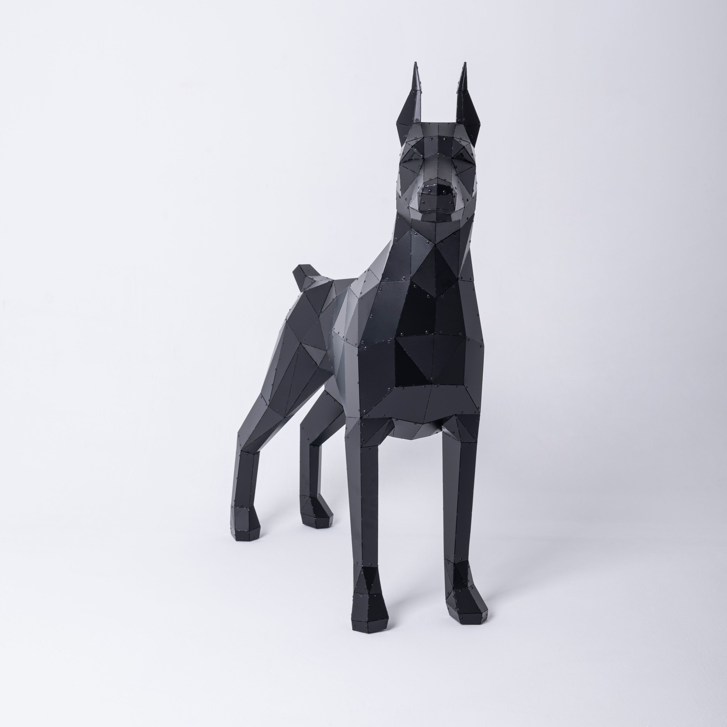 3D Metal Asimetrik Doberman Heykeli