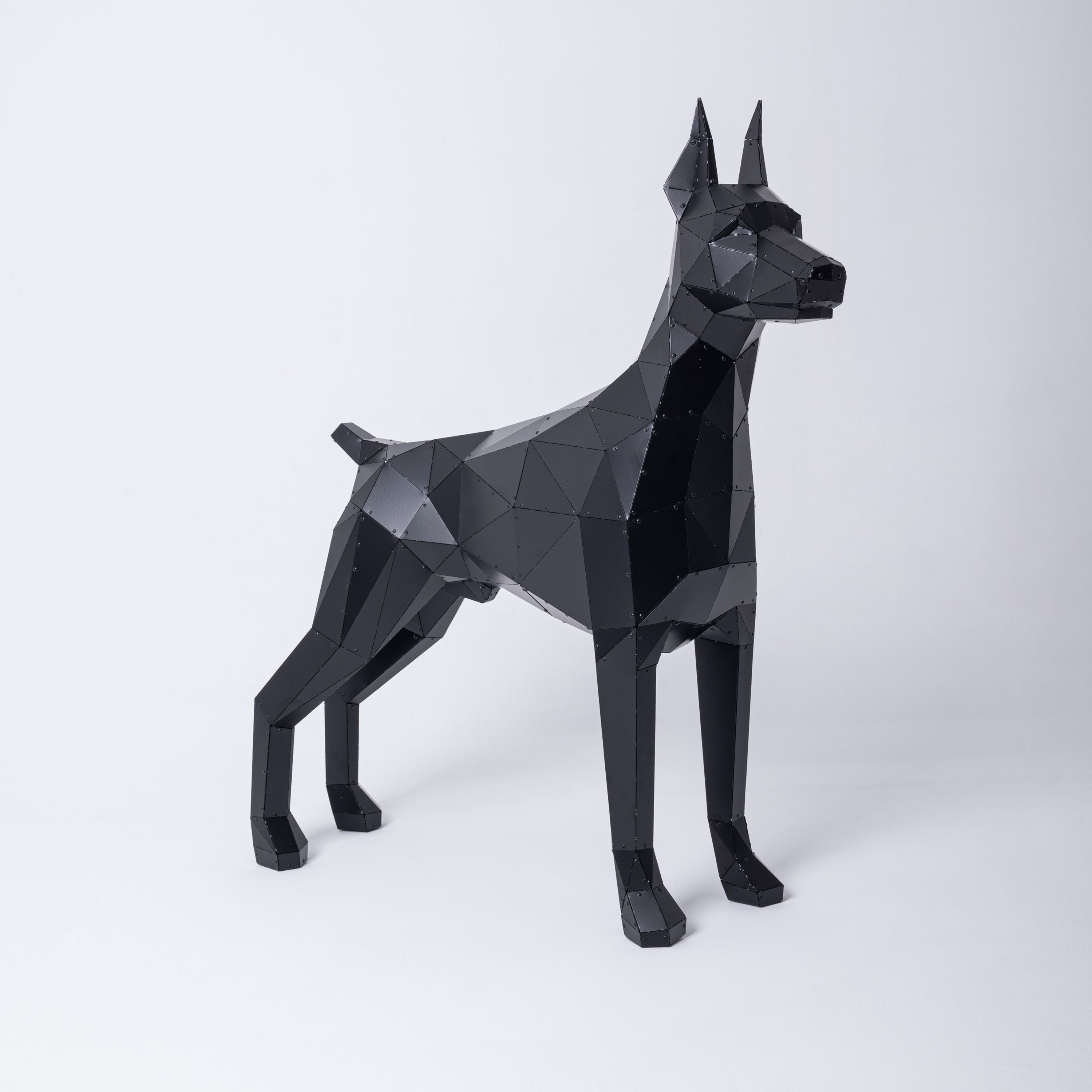 3D Metal Asimetrik Doberman Heykeli