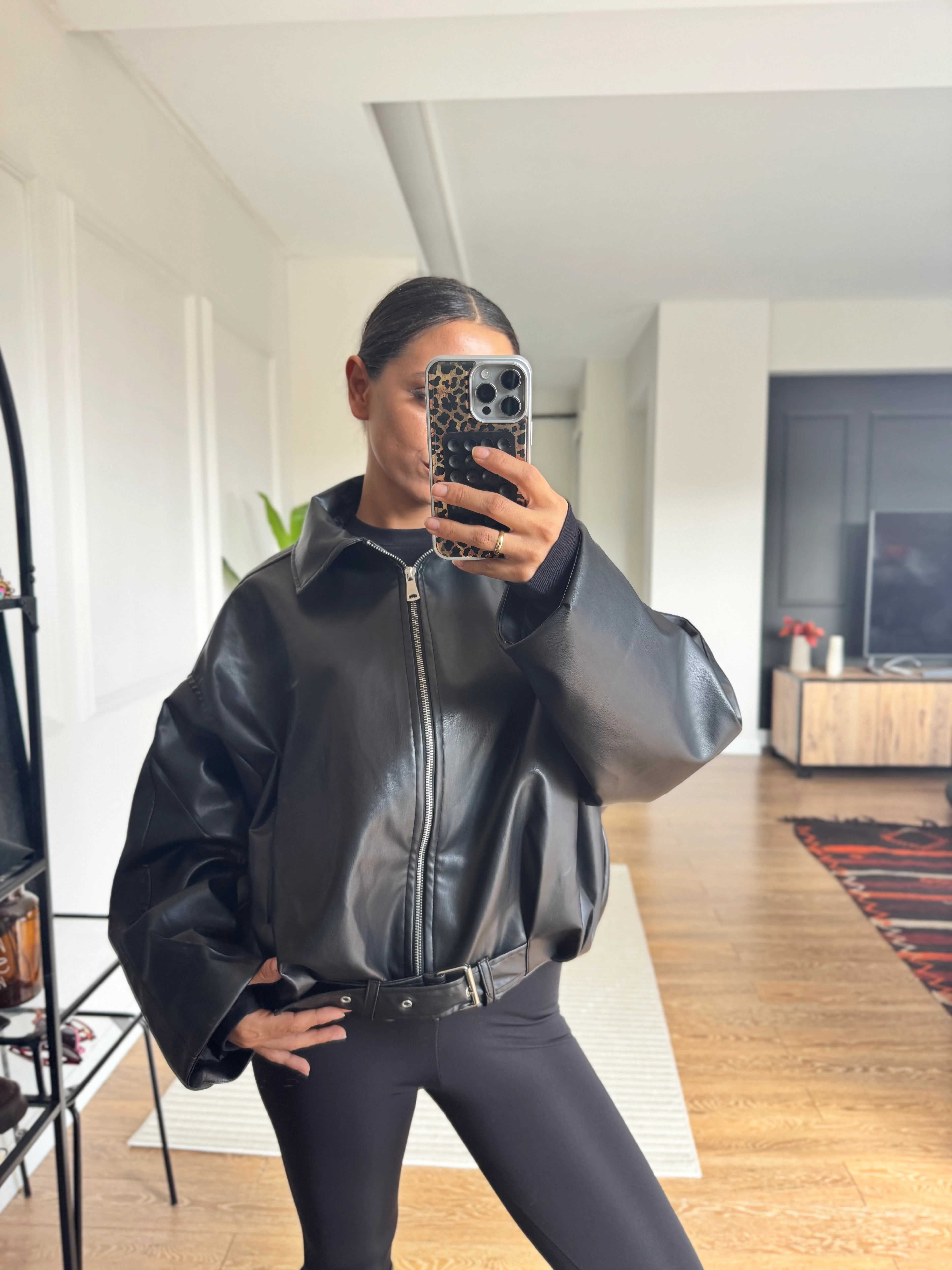 Kemer Detaylı Balon Kol Deri Ceket 