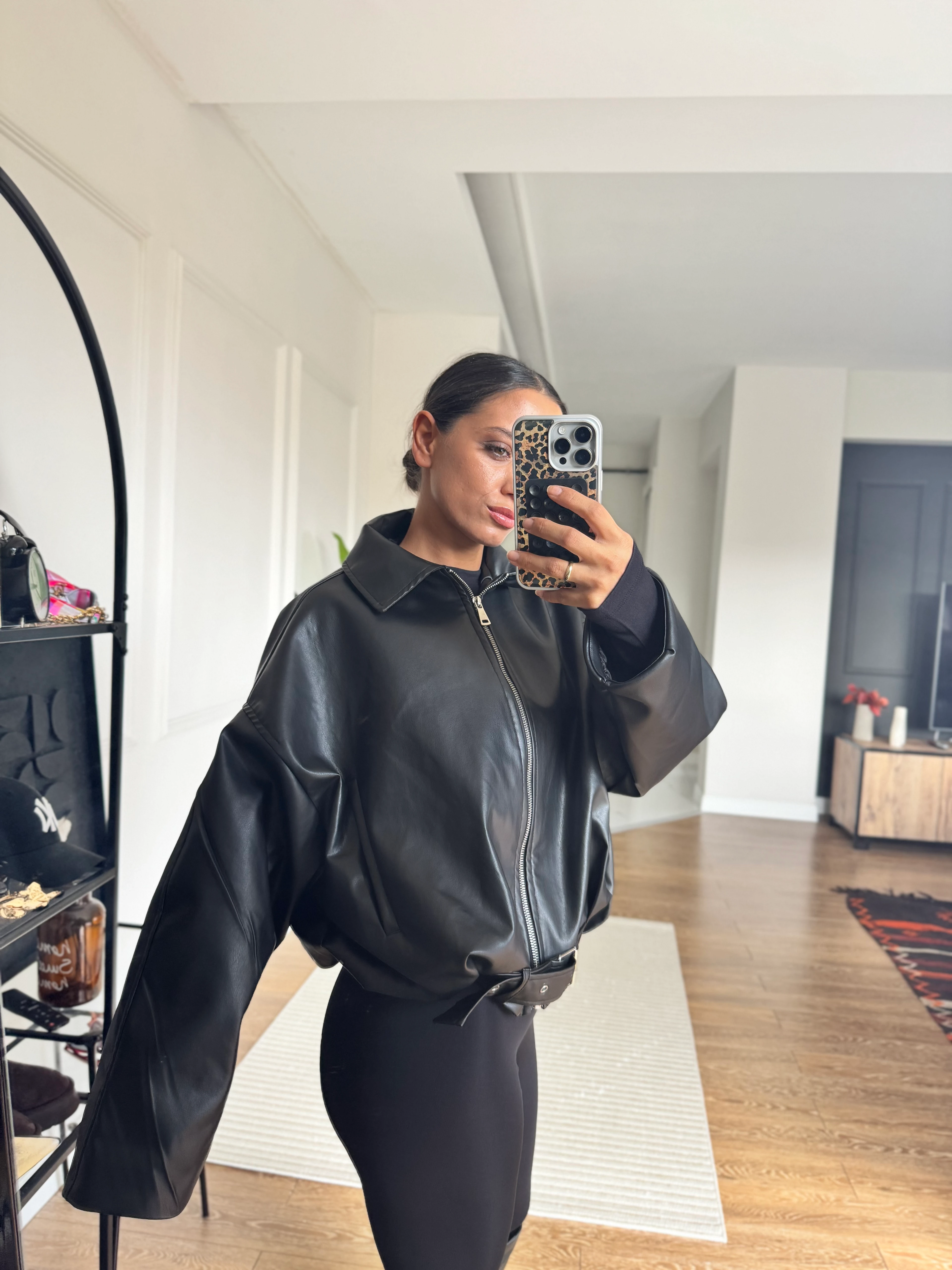 Kemer Detaylı Balon Kol Deri Ceket 