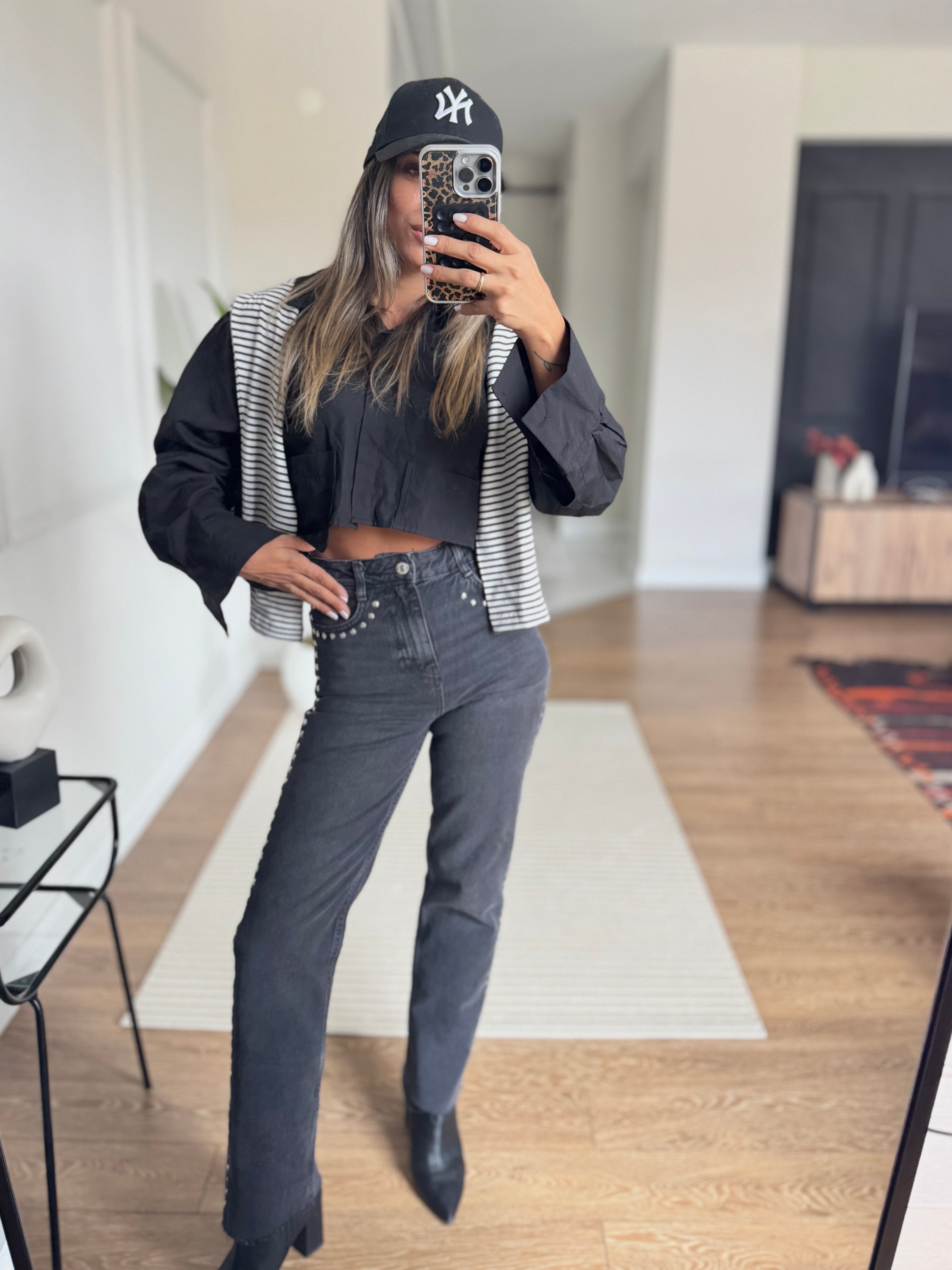 Latina Kenarları Zımba Detaylı Jean
