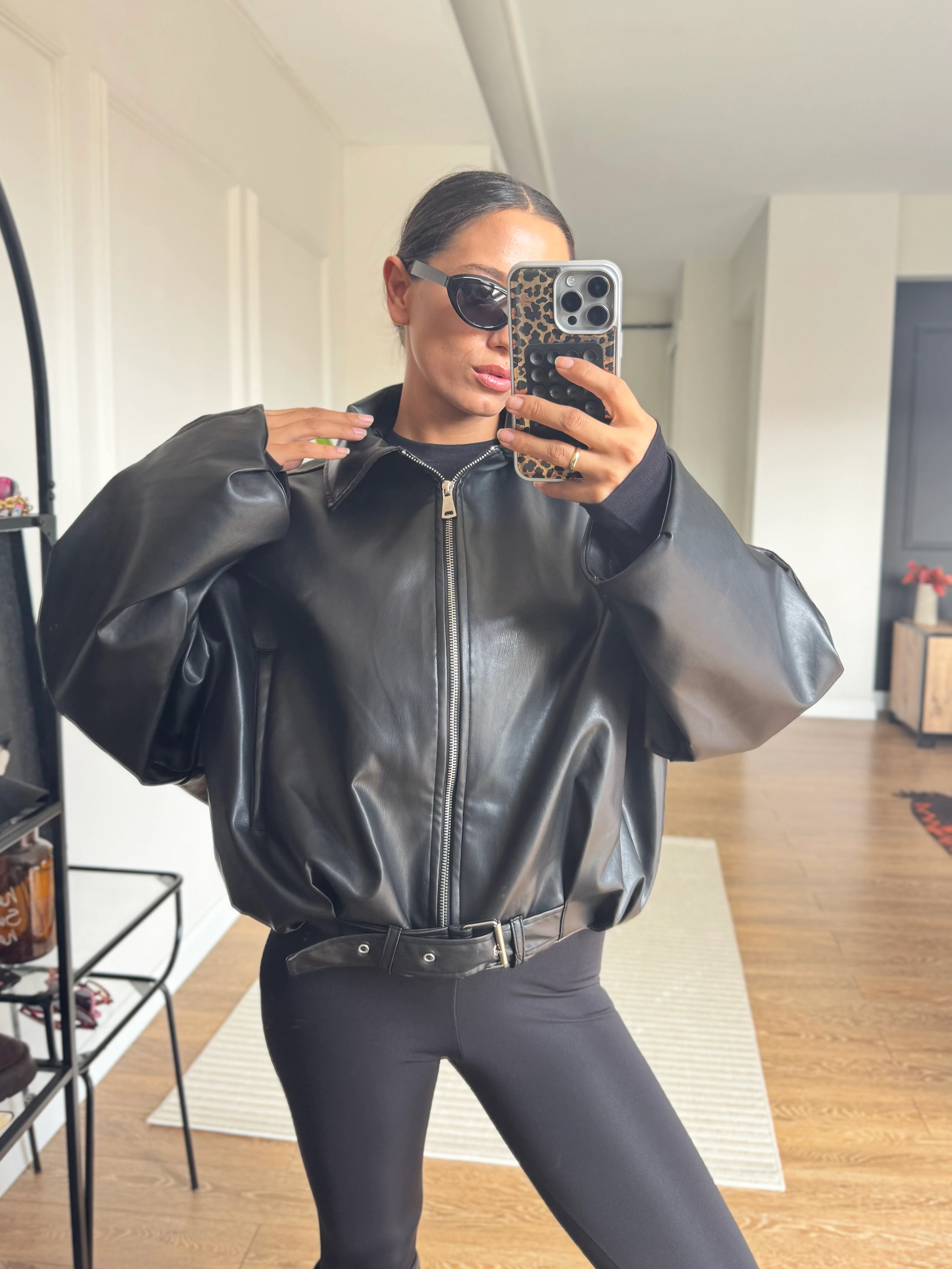 Kemer Detaylı Balon Kol Deri Ceket 