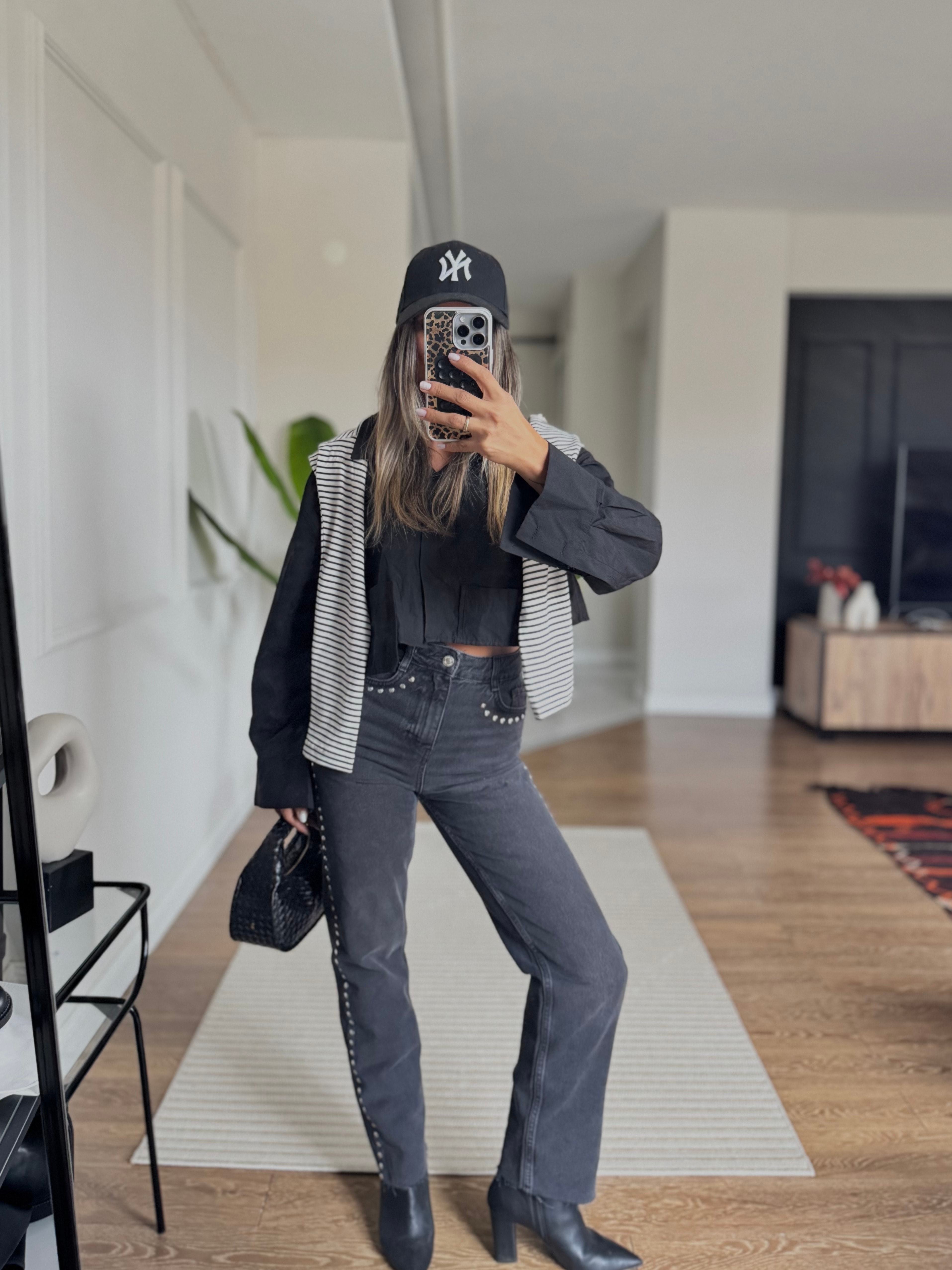 Latina Kenarları Zımba Detaylı Jean