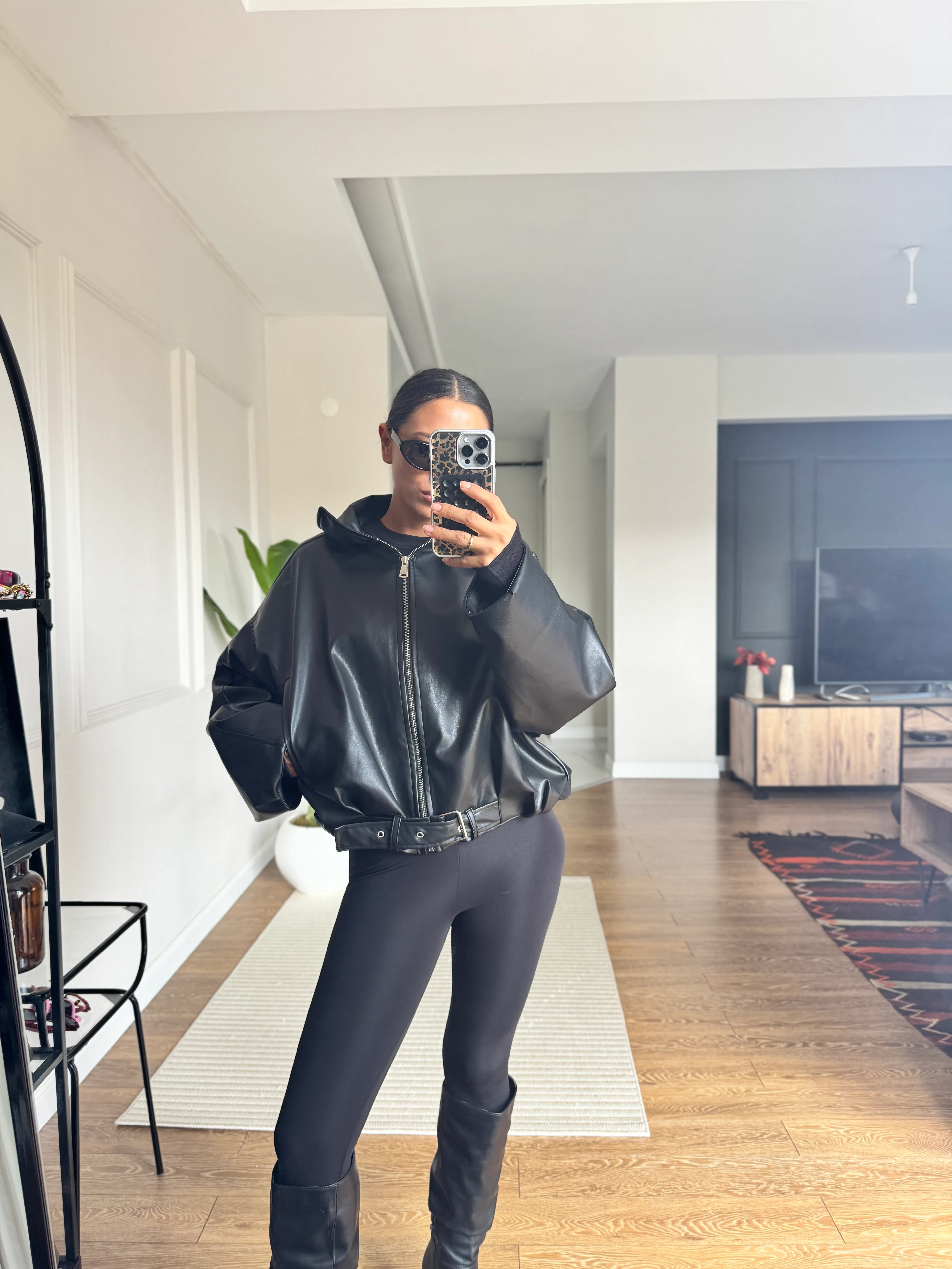 Kemer Detaylı Balon Kol Deri Ceket 